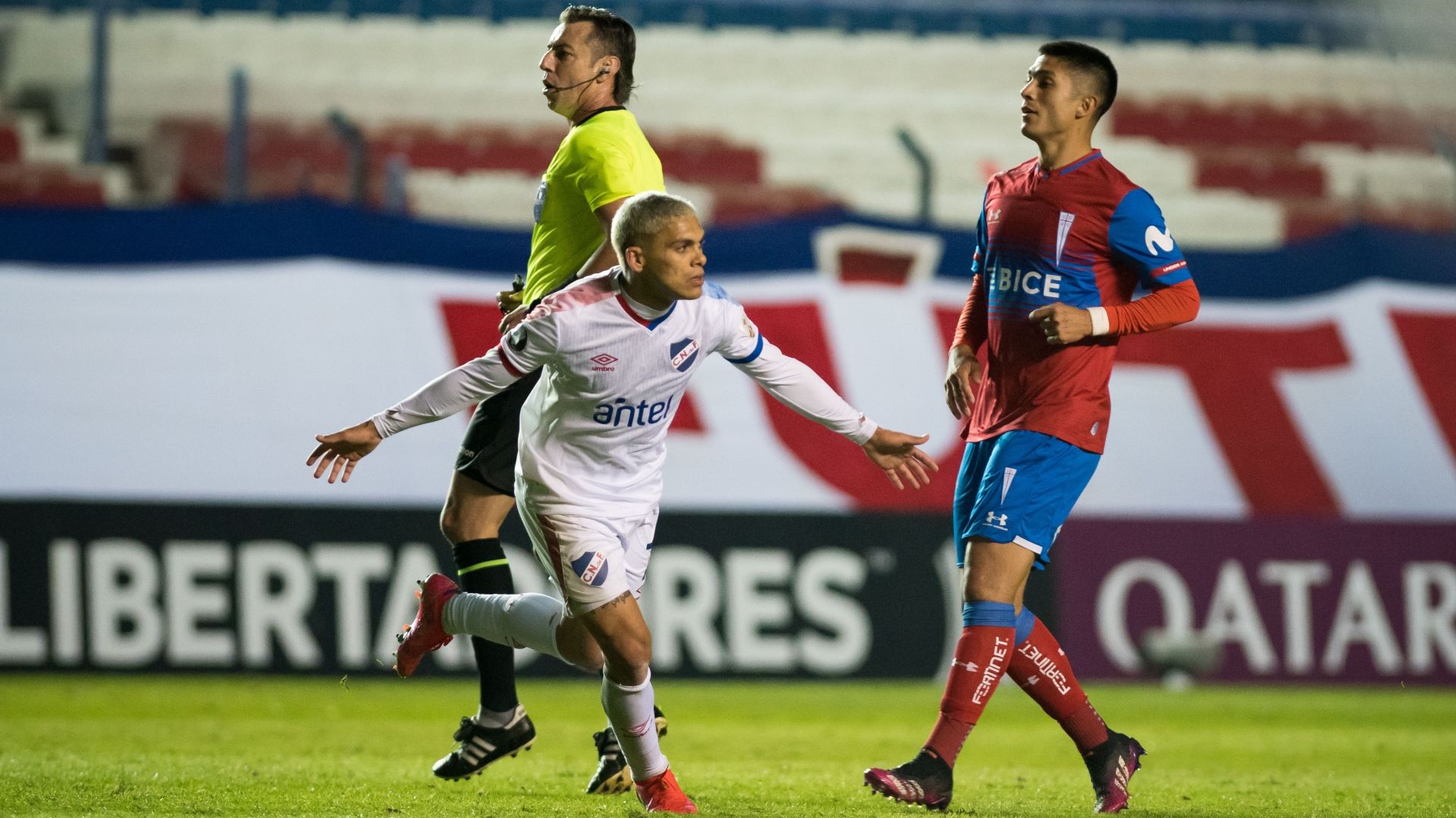 180521 Nacional Universidad Católica Valber Huerta y Brian Ocampo