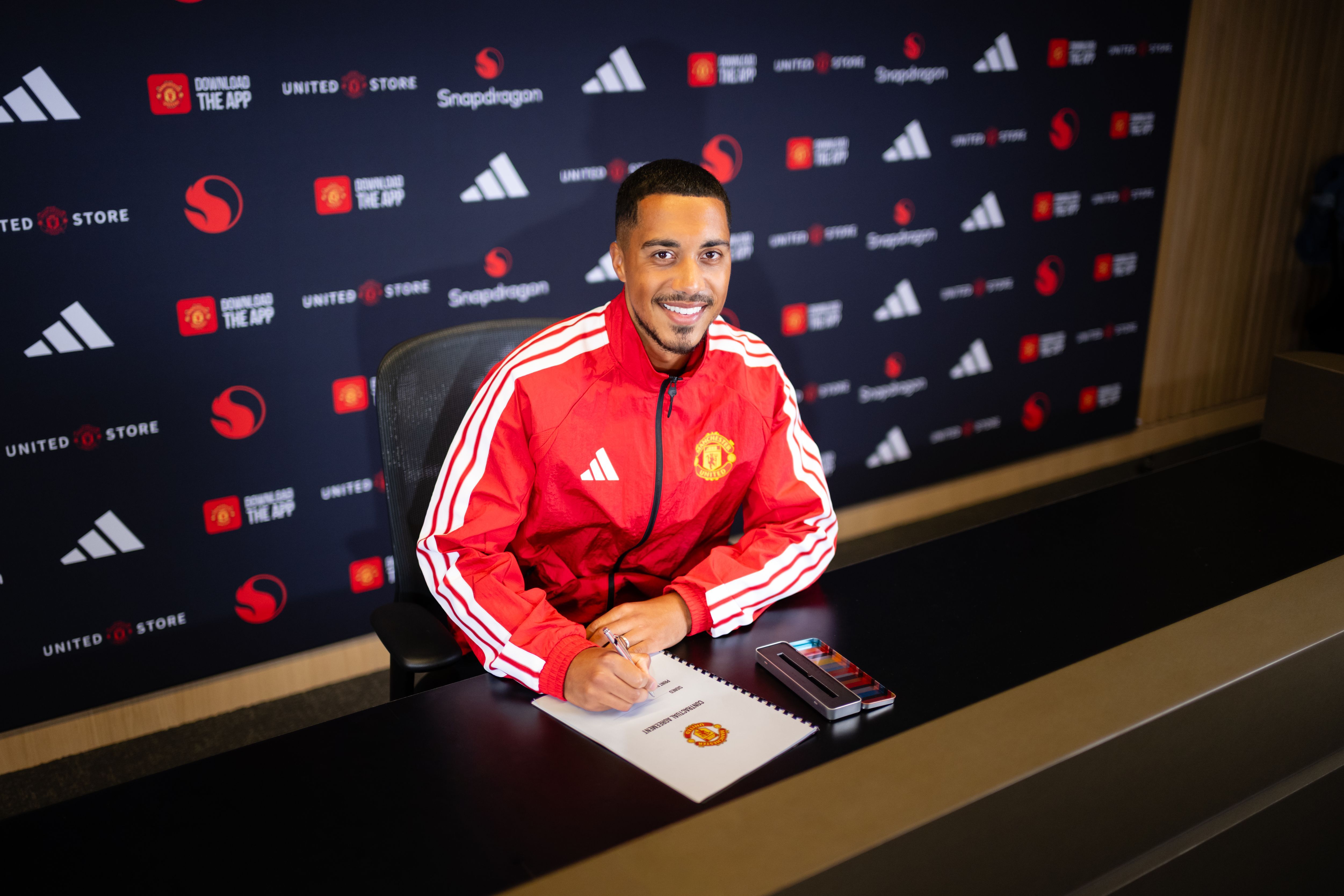 Youri Tielemans Manchester United 2026