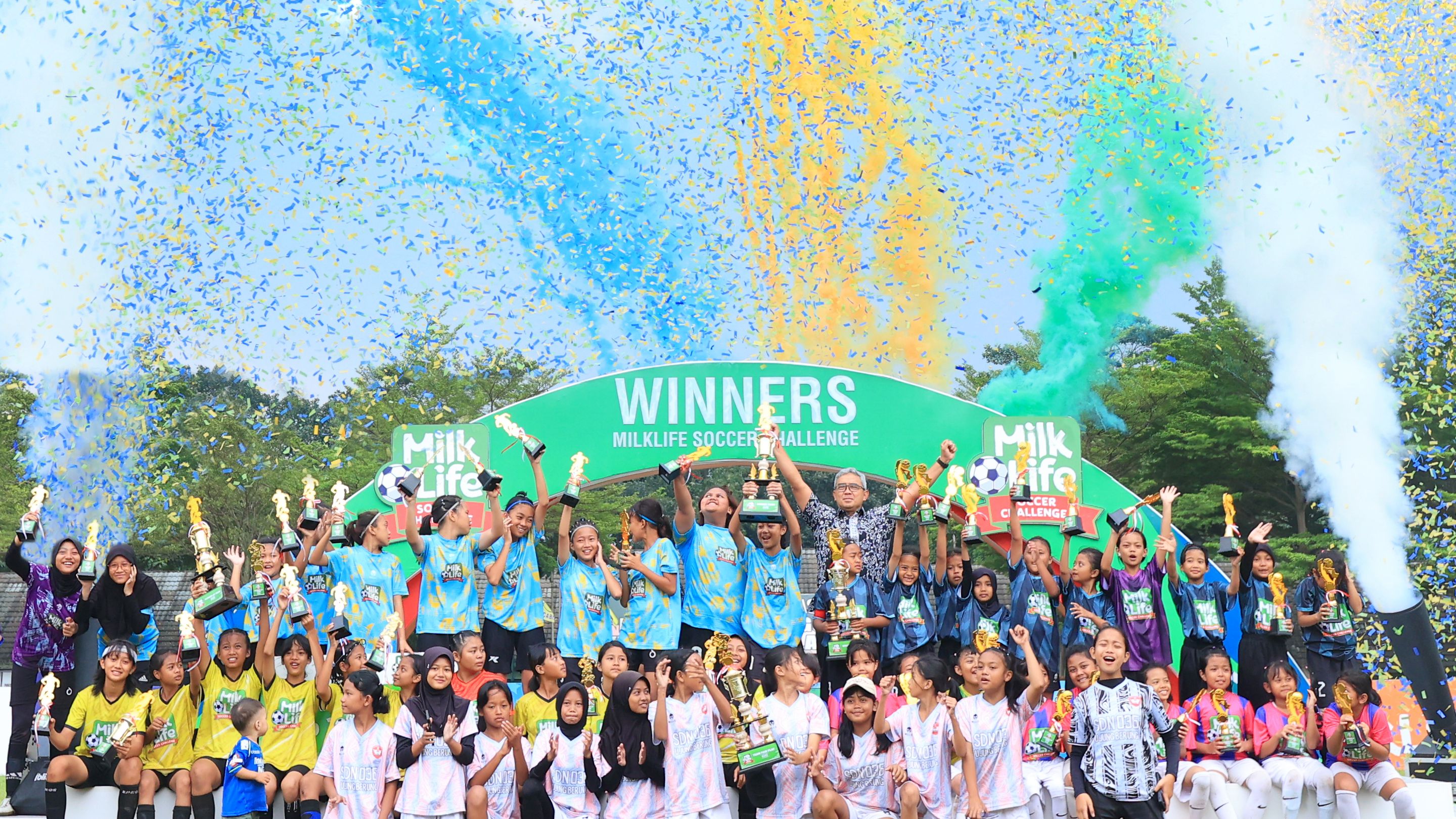 Turnamen Sepakbola Putri Seri Bandung 2025: SDN 073 Pajagalan B dan SDN 075 Jatayu Kembali Naik Podium