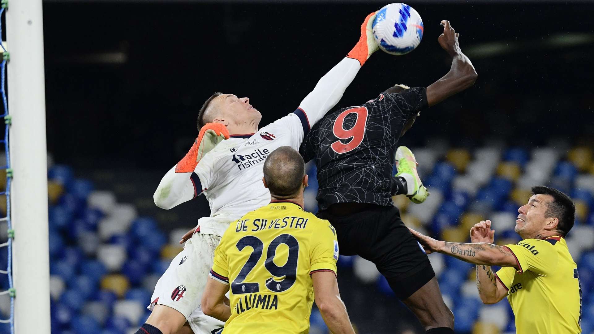 281021 Napoli Bologna Gary Medel Skorupski De Silvestri Osimhen