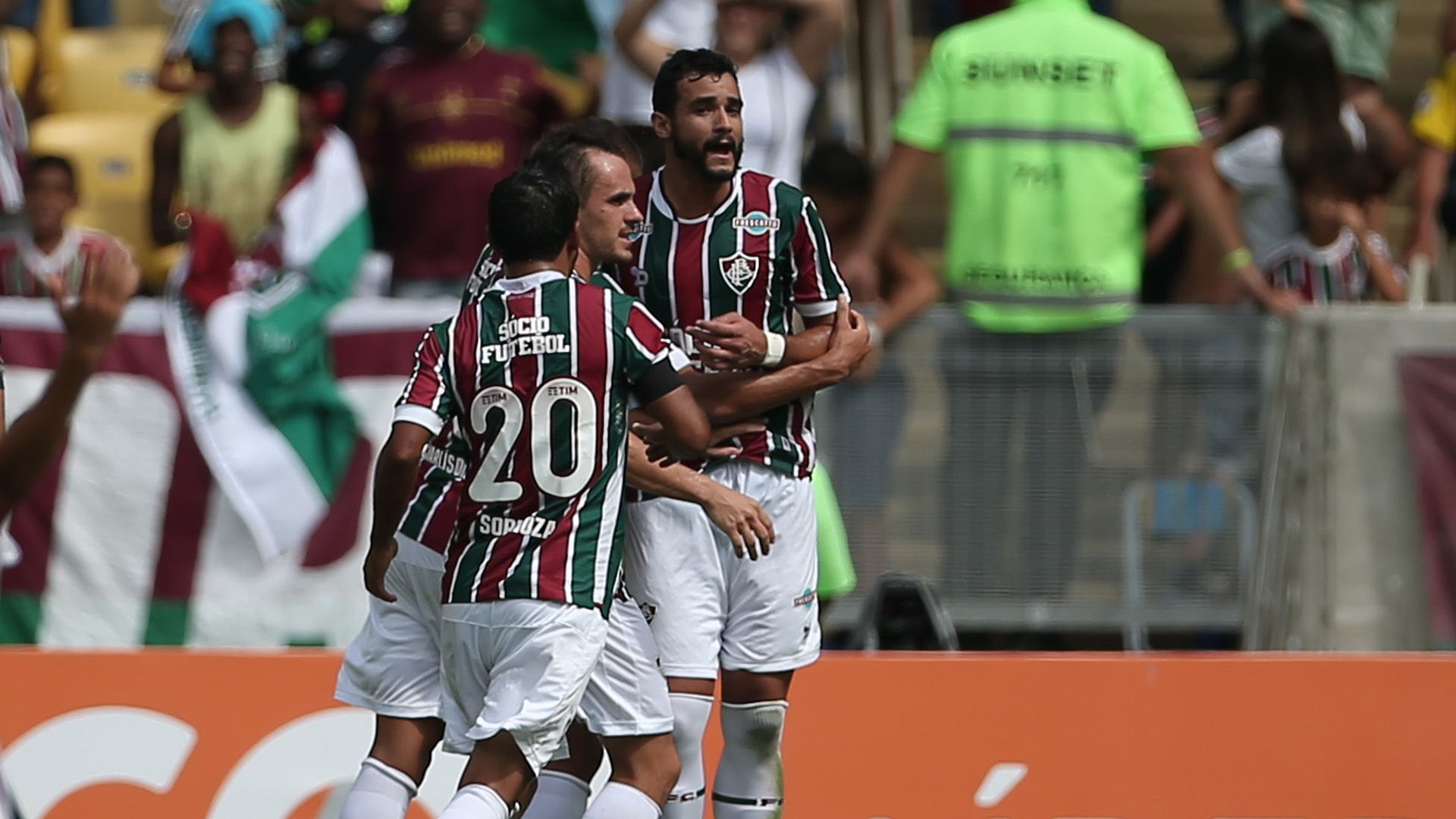 Henrique Dourado Sornoza Lucas Fluminense Santos Brasileirao Serie A 14052017