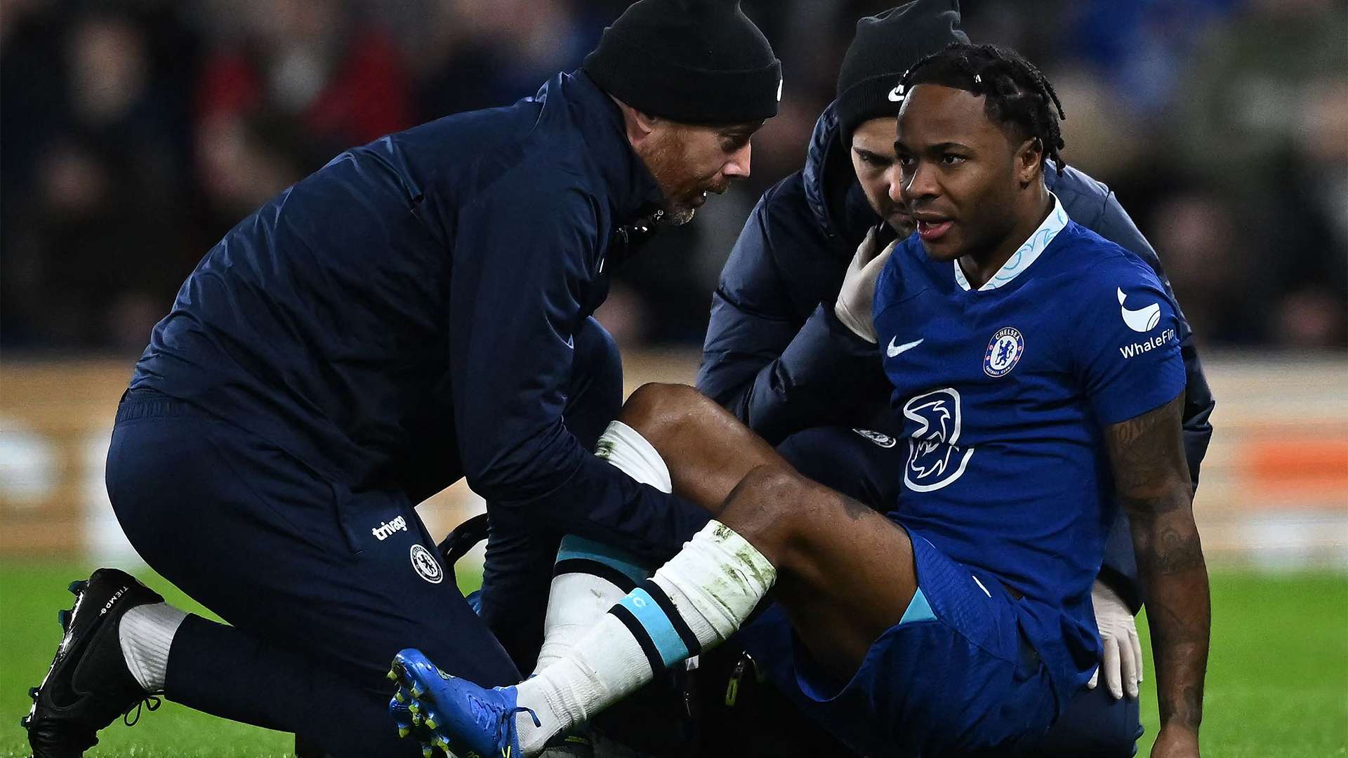 Raheem Sterling Chelsea medical staff 2022-23