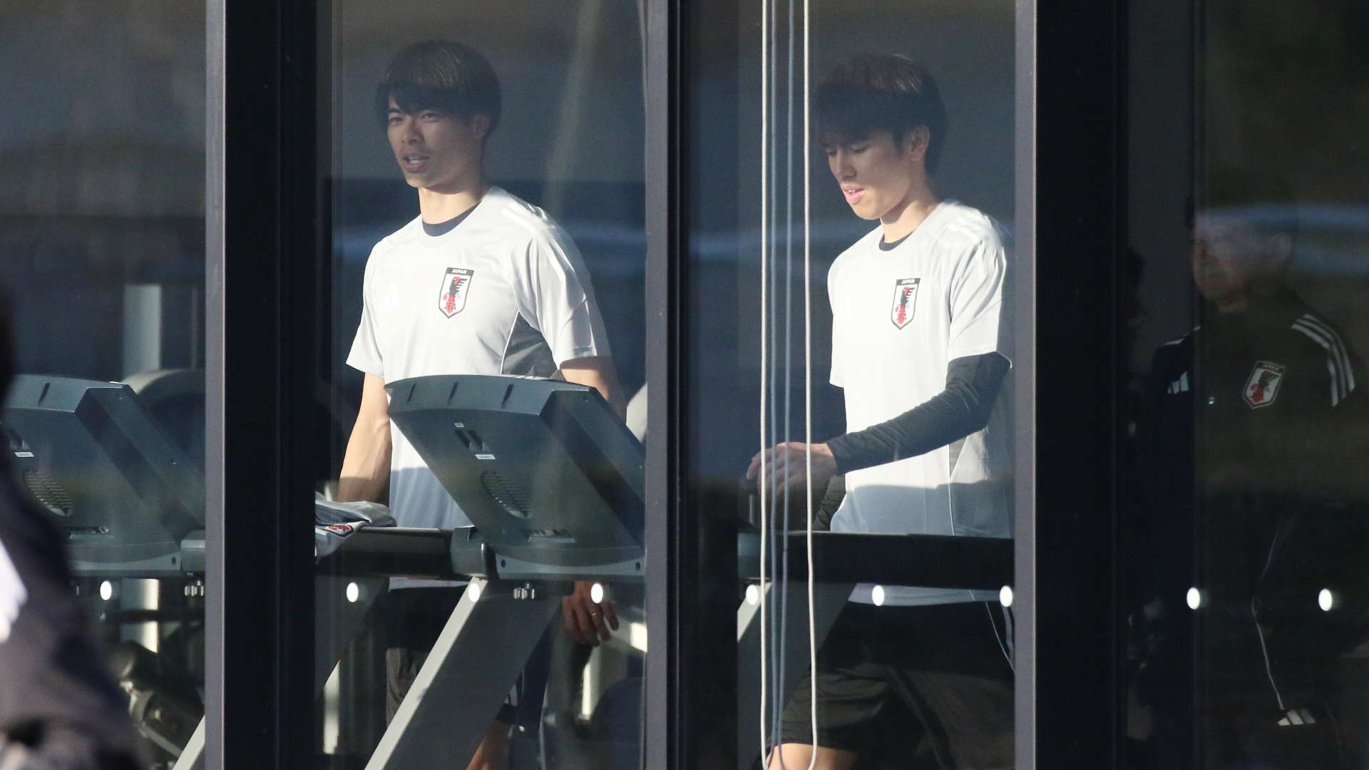 kaoru-mitoma-ao-tanaka