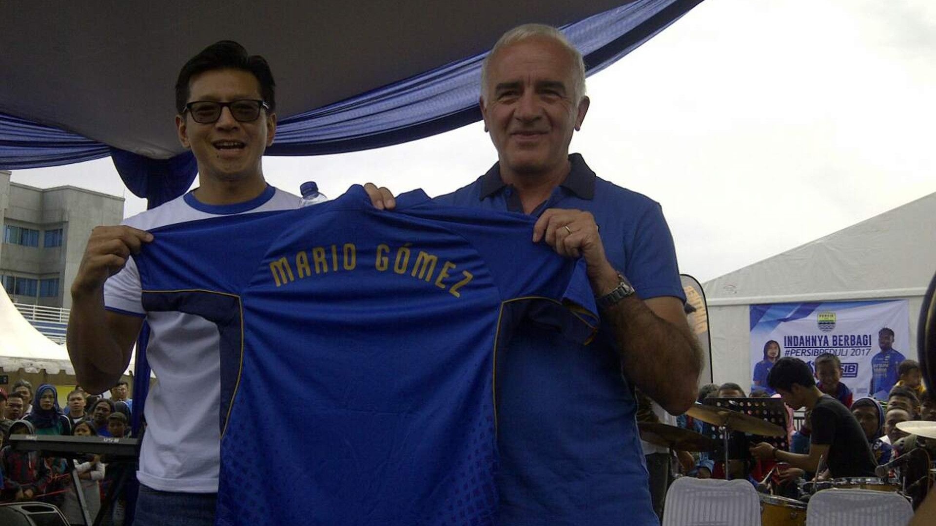 Direktur PT. Persib Bandung Bermartabat Teddy Tjahyono - Mario Gomez