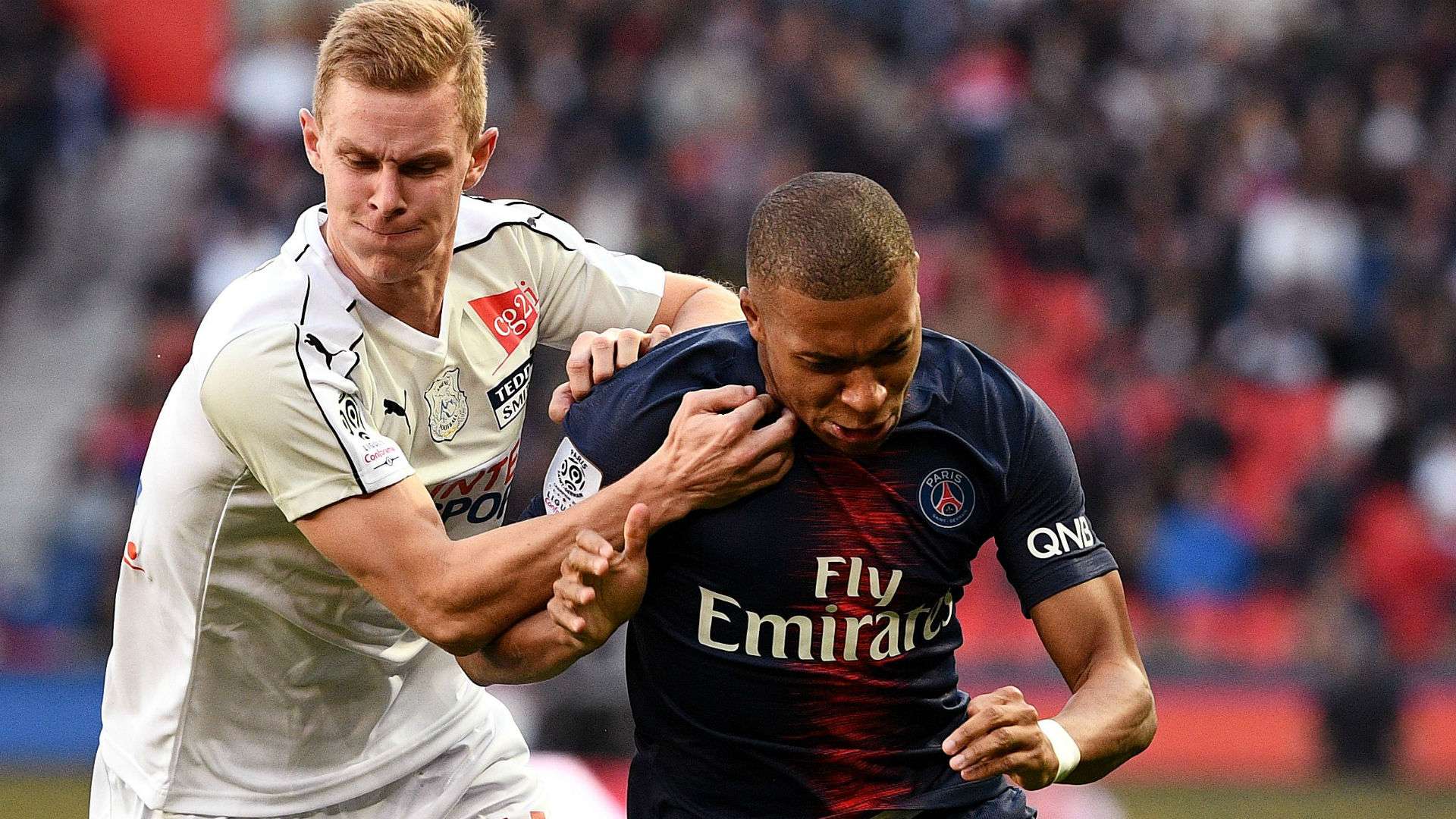 Kylian Mbappe Emil Krafth PSG Amiens Ligue 1 20102018