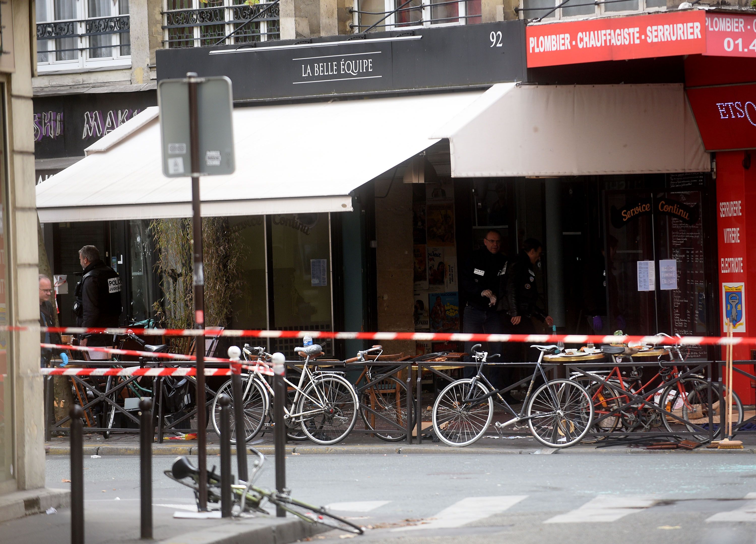Des quartiers de Paris sont bouclés par la police