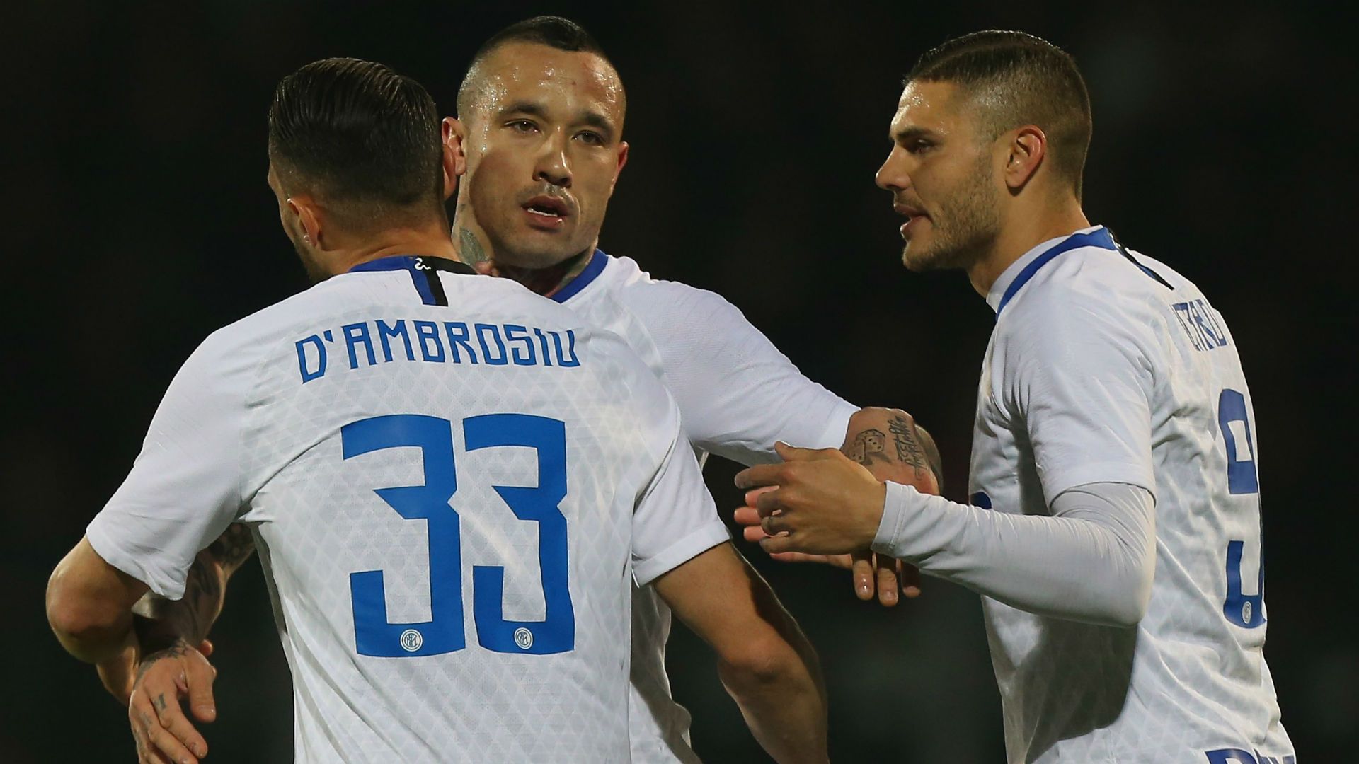 Nainggolan Perisic Frosinone Inter celabrating Serie A