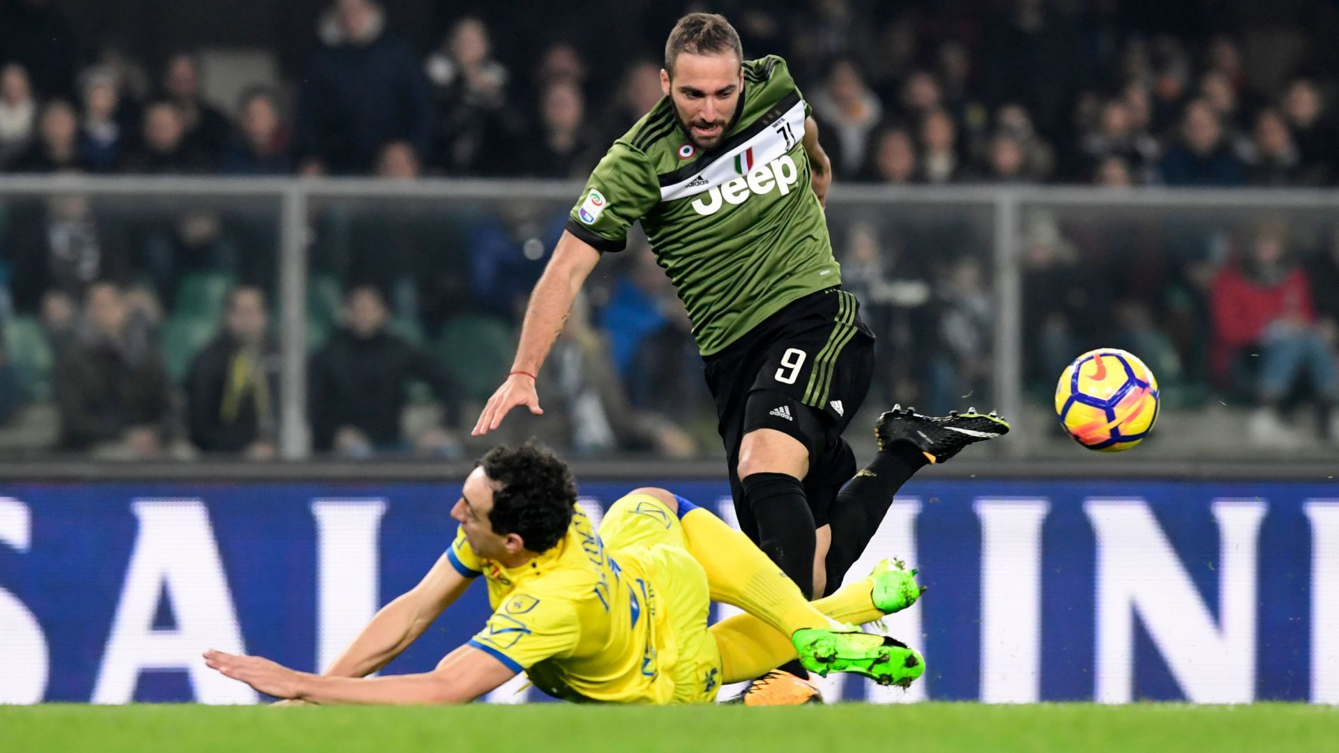 Dario Dainelli Gonzalo Higuain Chievo Juventus