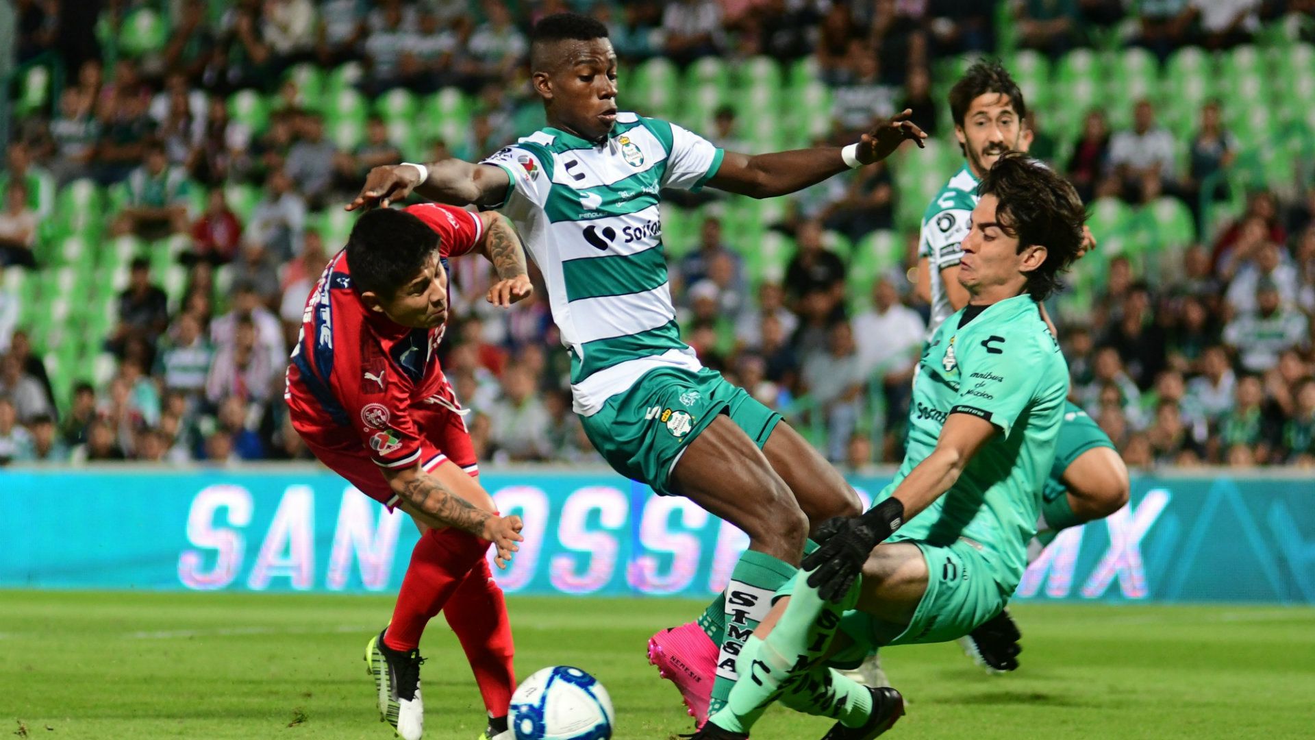 Santos vs Chivas Apertura 2019 Chofis López Carlos Acevedo
