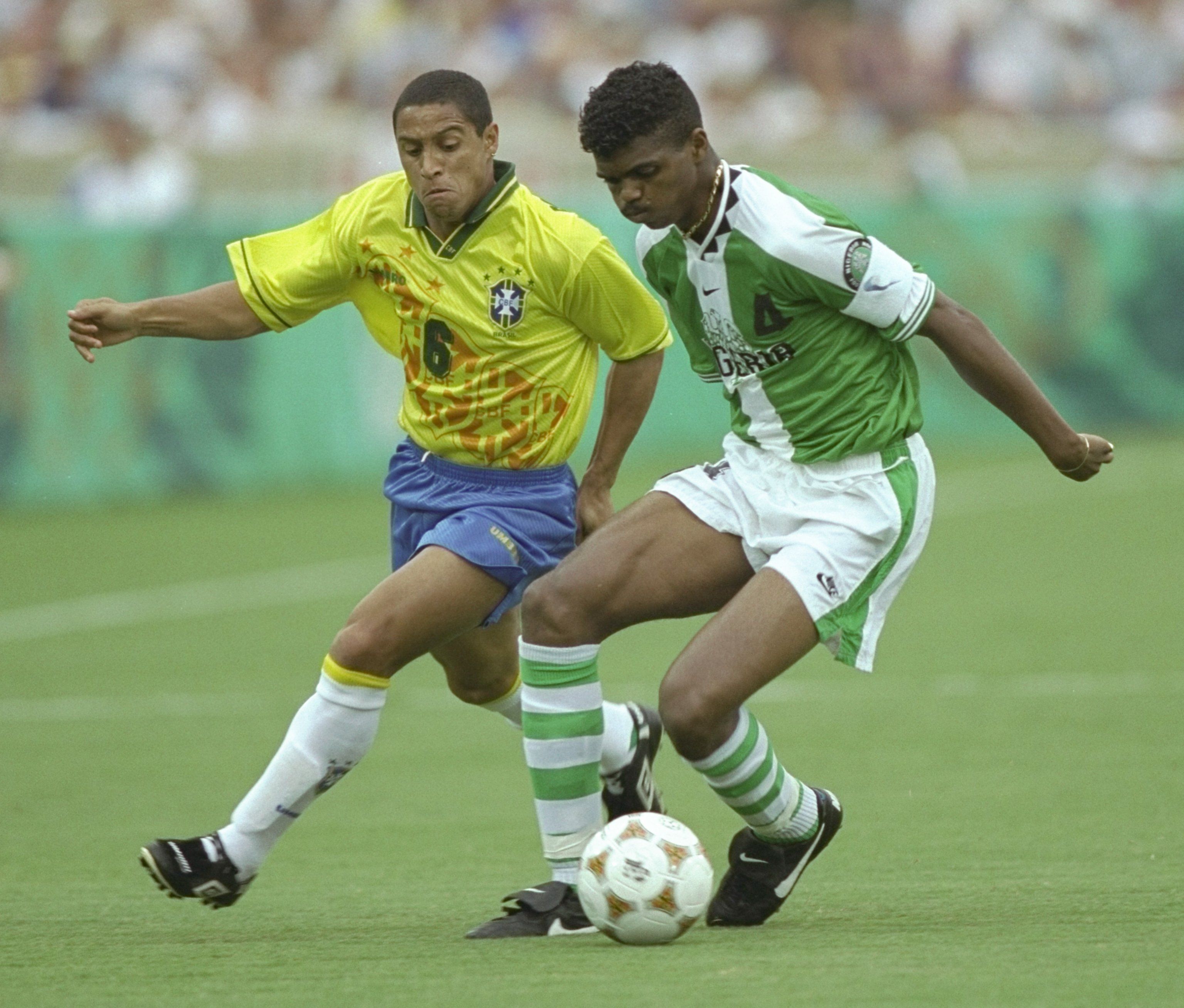 Roberto Carlos challenges Nwankwo Kanu - Atlanta 1996