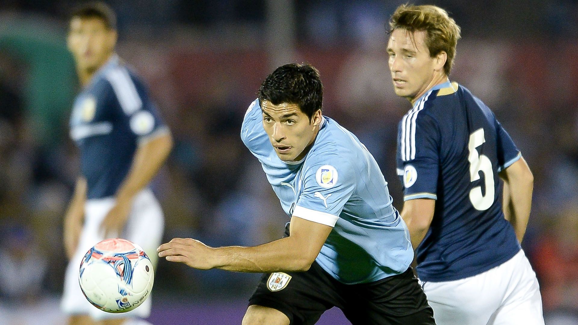 Luis Suarez Uruguay Lucas Biglia Argentina 2013
