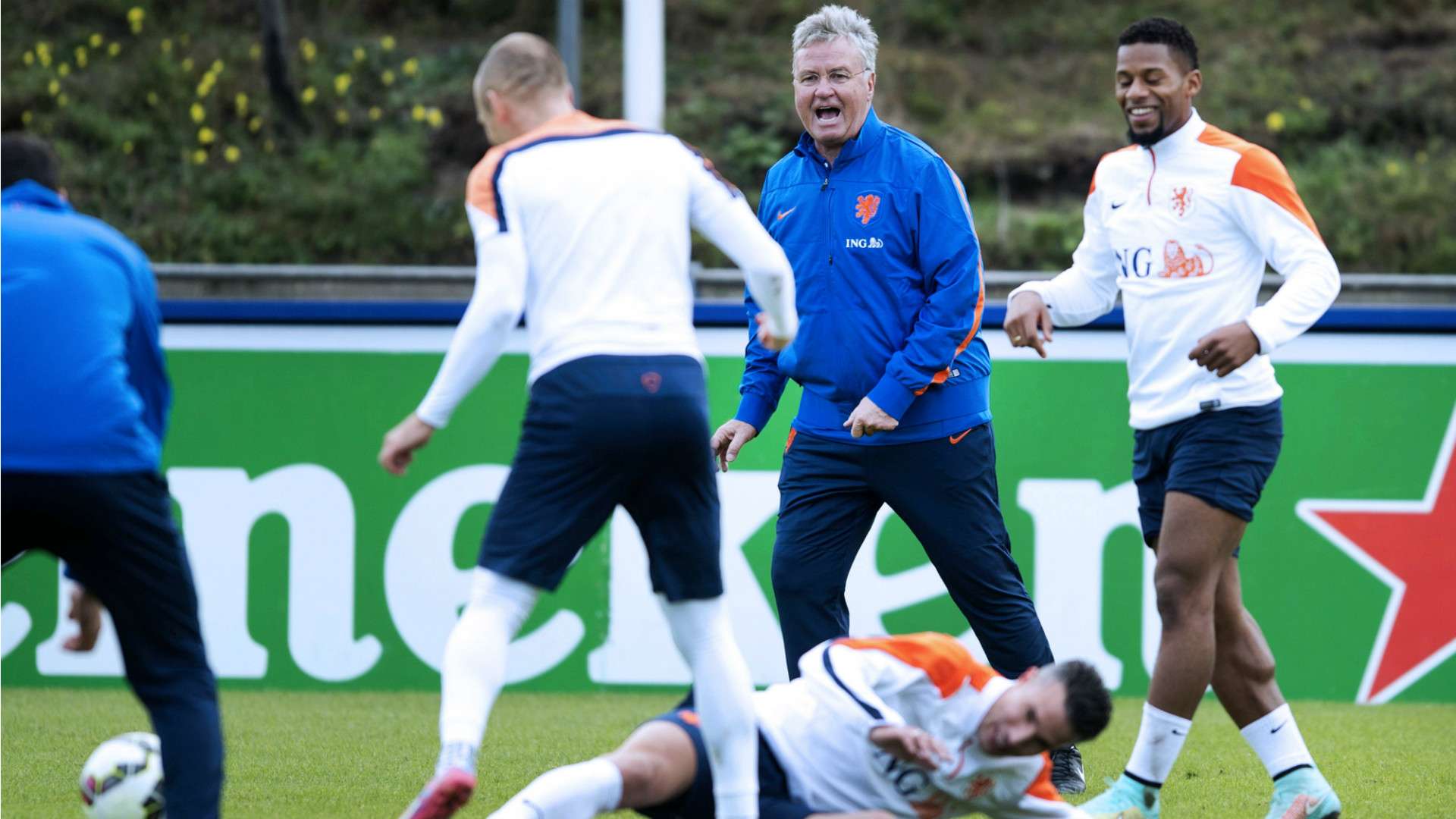 Guus Hiddink Netherlands training 08102014