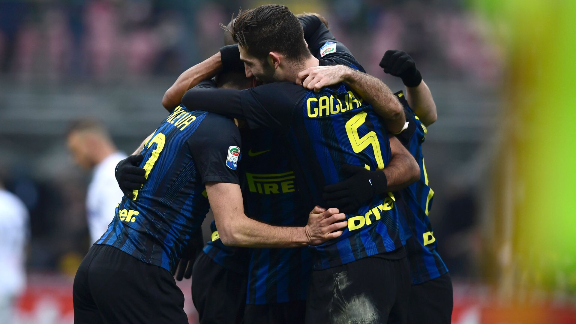 Inter celebrating vs Empoli