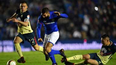 Martín Cauteruccio Cruz Azul Pablo Aguilar Edson Alvarez Club America