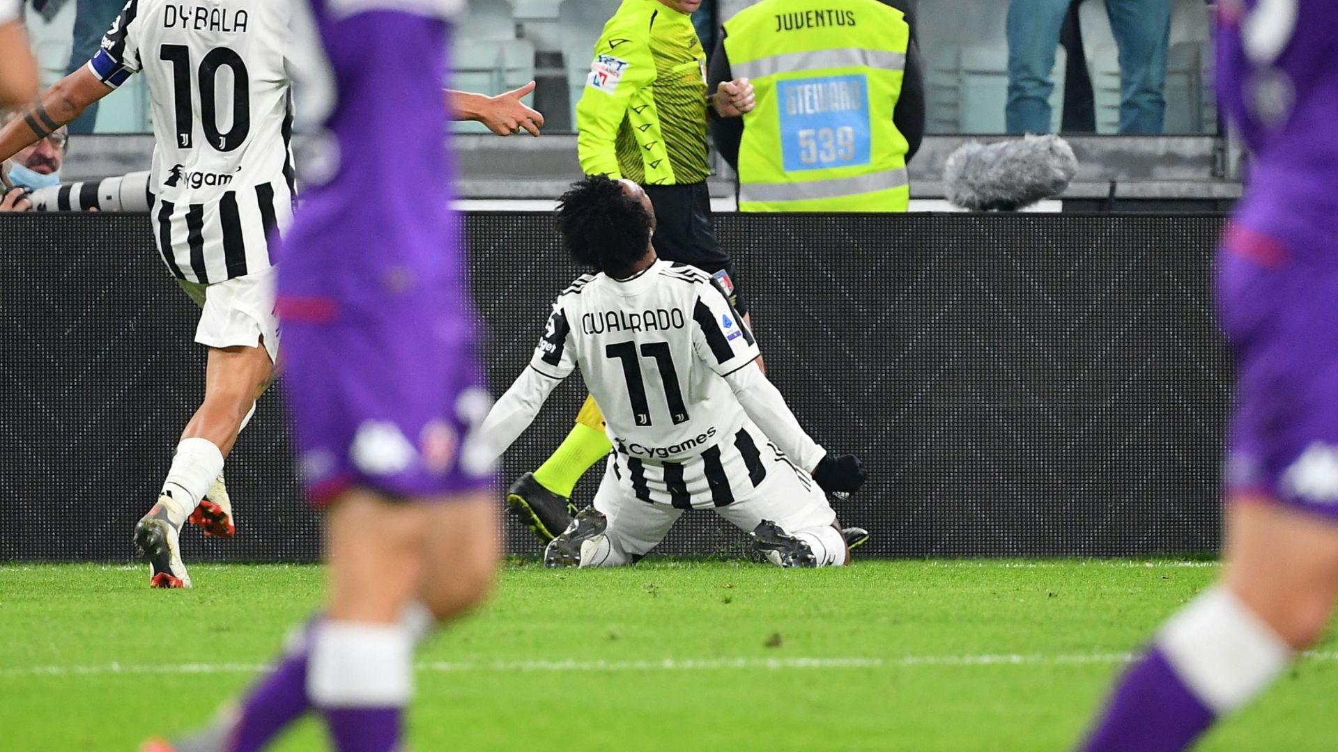 Cuadrado Juventus celebrating Fiorentina Serie A