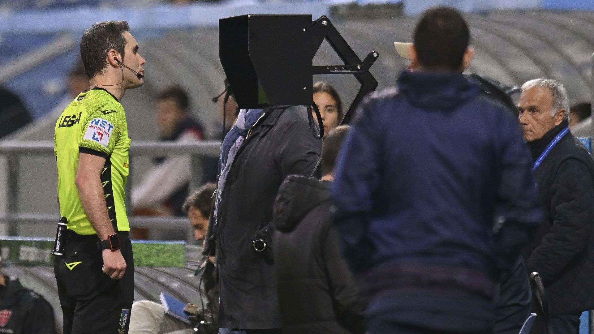 Serie A monitor VAR