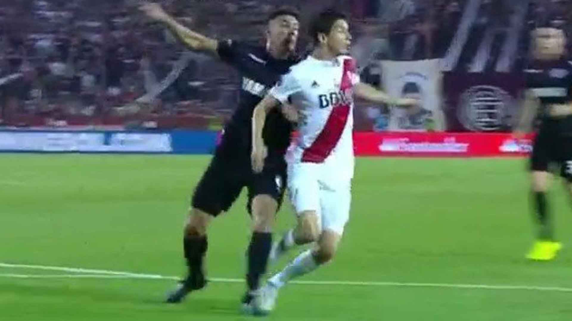 CAPTURA penal Nacho Fernandez Lanus River Copa Libertadores 311017