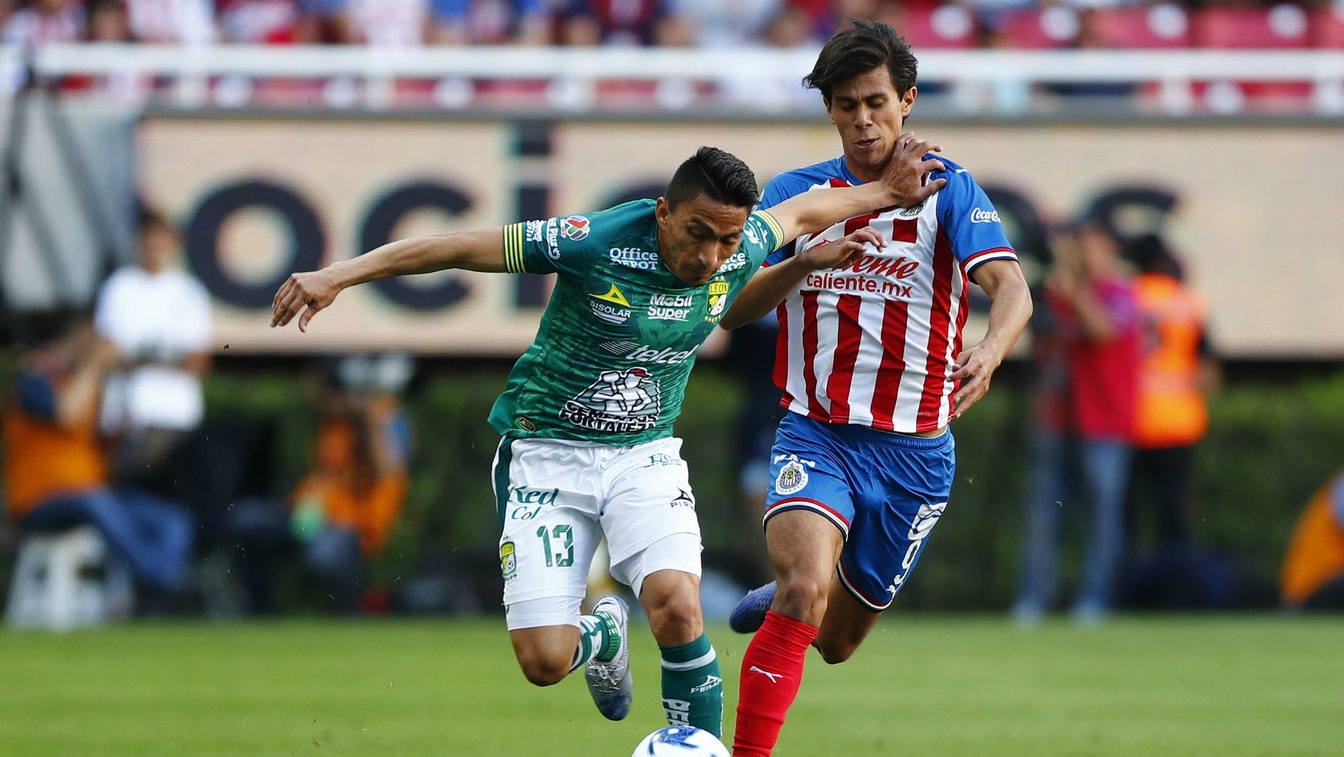 Chivas León José Juan Macías Ángel Mena