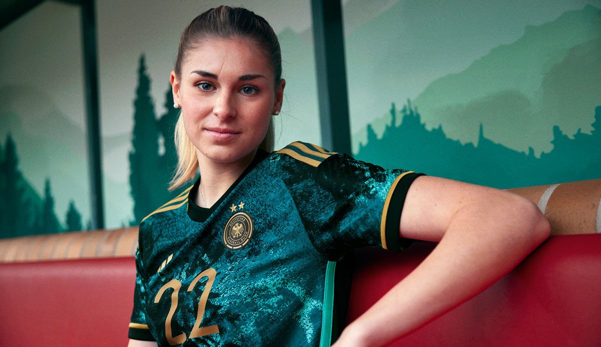 NO USE BEFORE 23.3 9AM MEZ DFB-away jersey 2