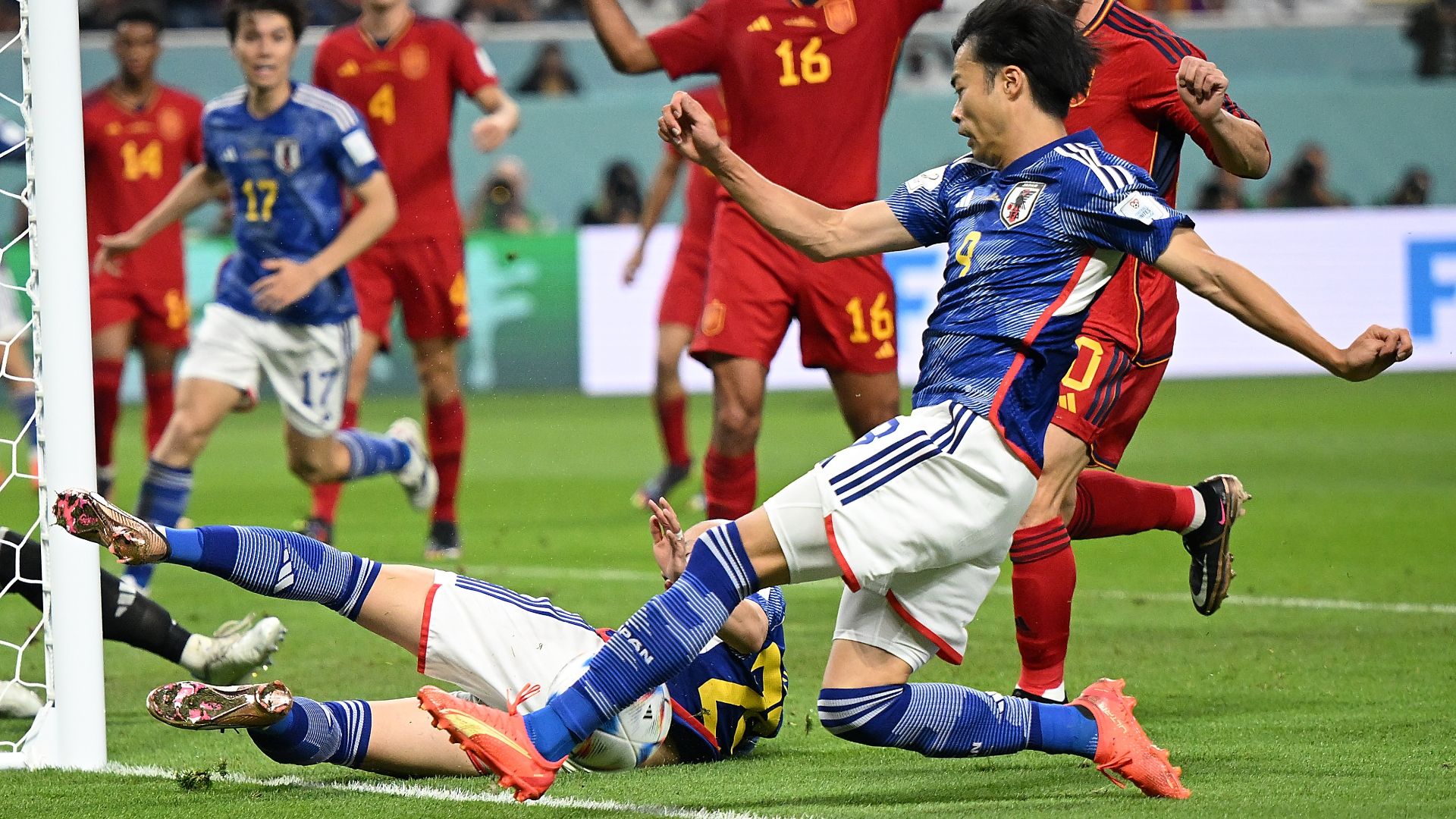 Japón vs España | Polémica balón fuera