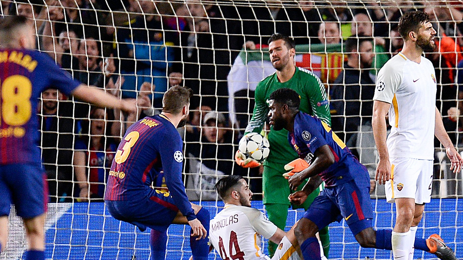 Alisson Pique Barcelona Roma 04042018 Champions League QF