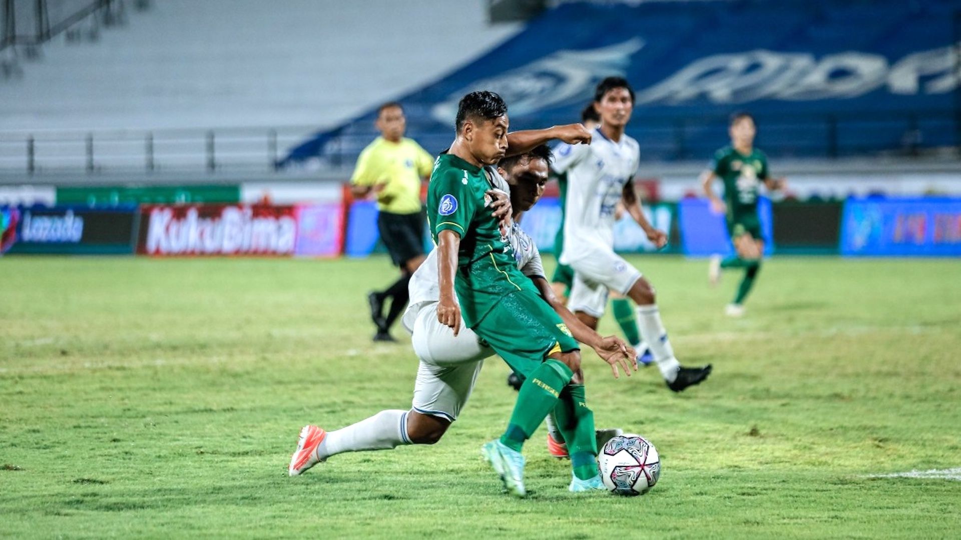Samsul Arif - Persebaya vs Arema