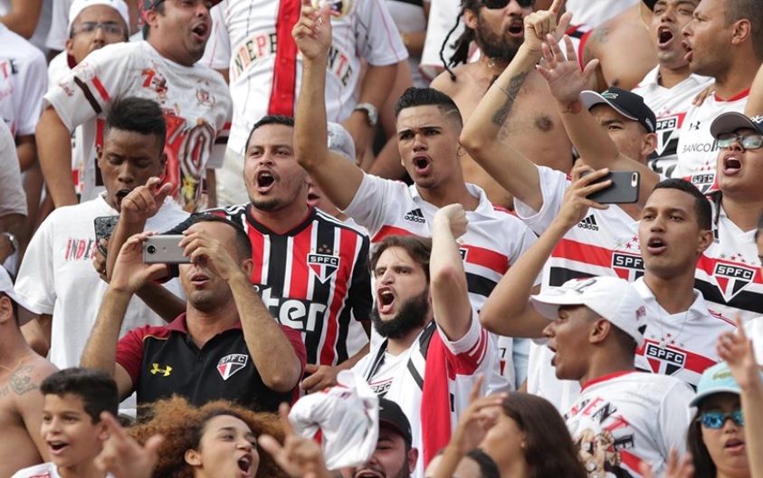 Torcida do São Paulo durante o clássico contra o Palmeiras, no Pacaembu