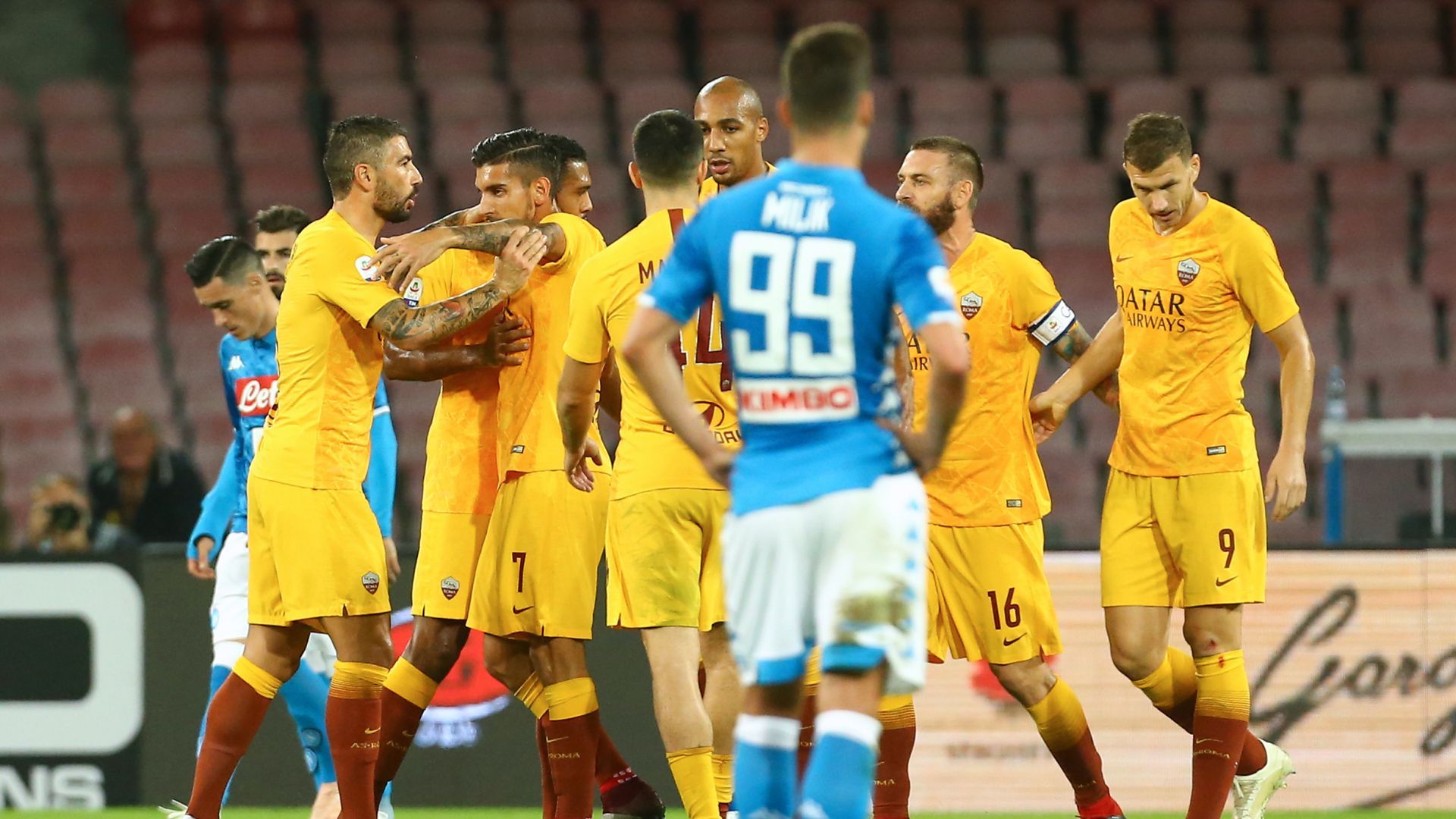 Roma players celebrating Napoli Roma Serie A