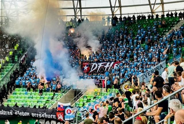 Slovan fans Ferencváros v Slovan