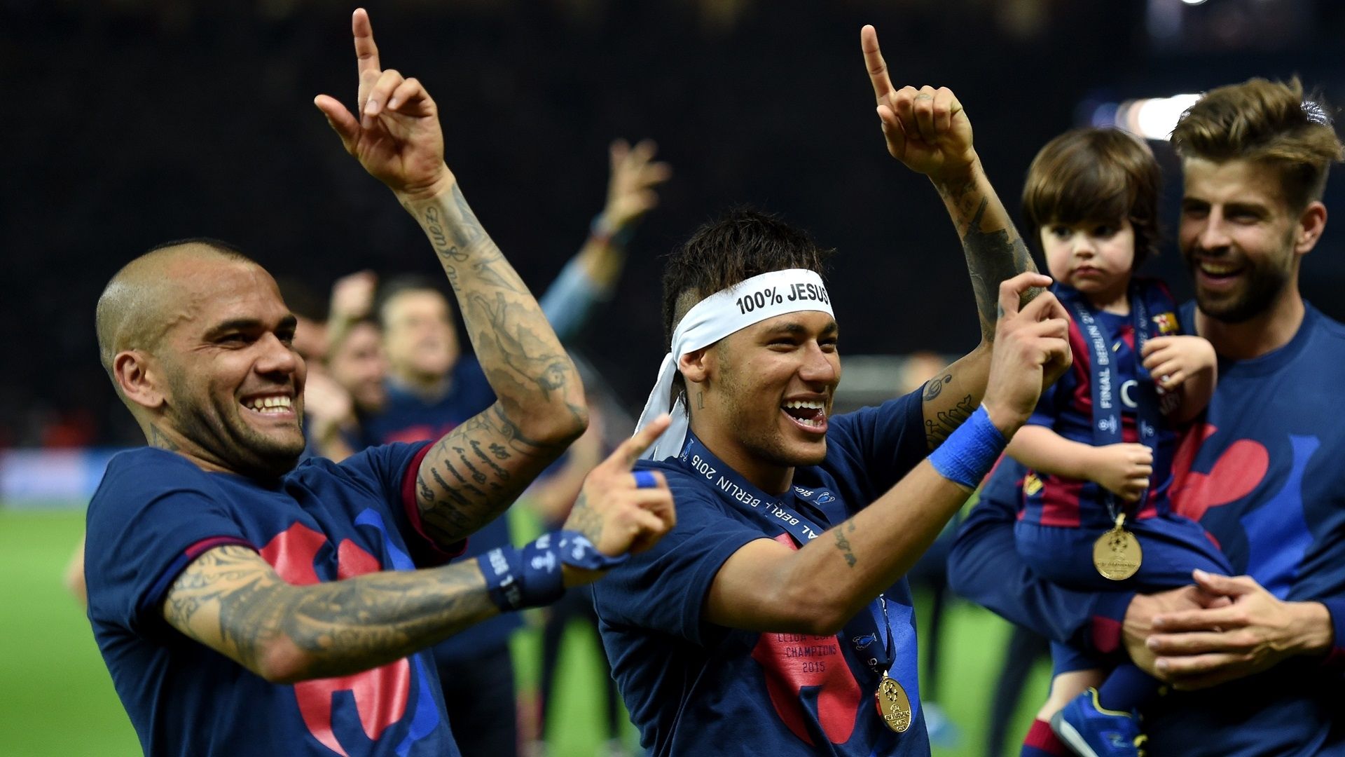 2017-07-30 2015 Daniel Alves Neymar