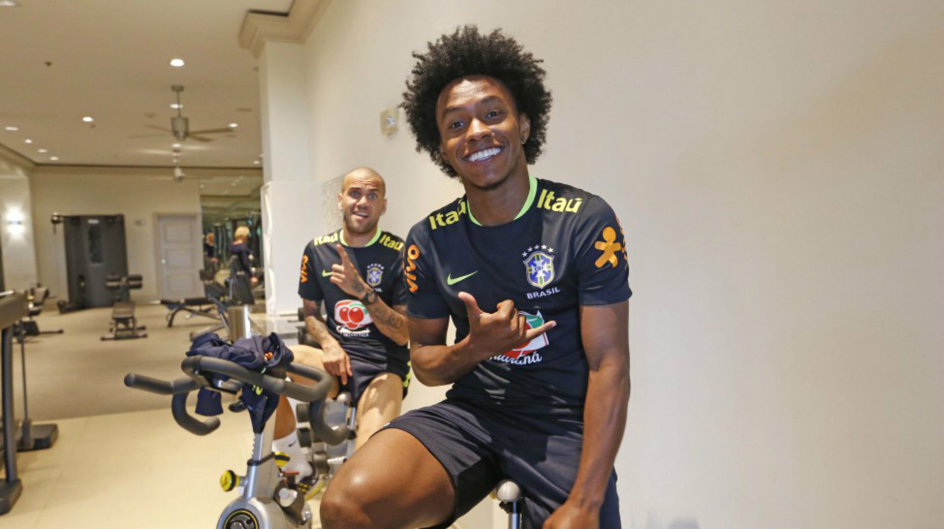 Willian Dani Alves Brazil training Copa America 09062016