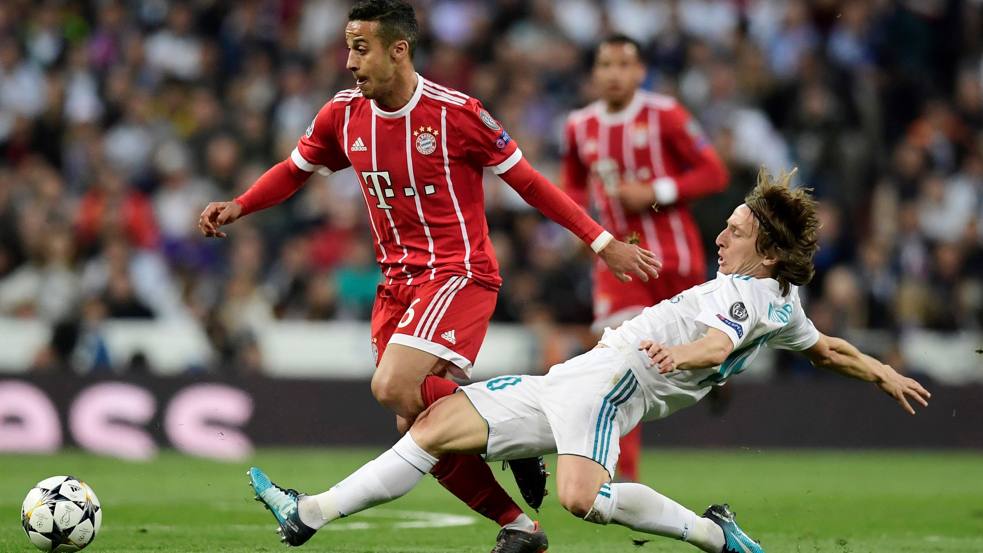 Thiago Alcantara Luka Modric Real Madrid Bayern Munich UCL 01052018