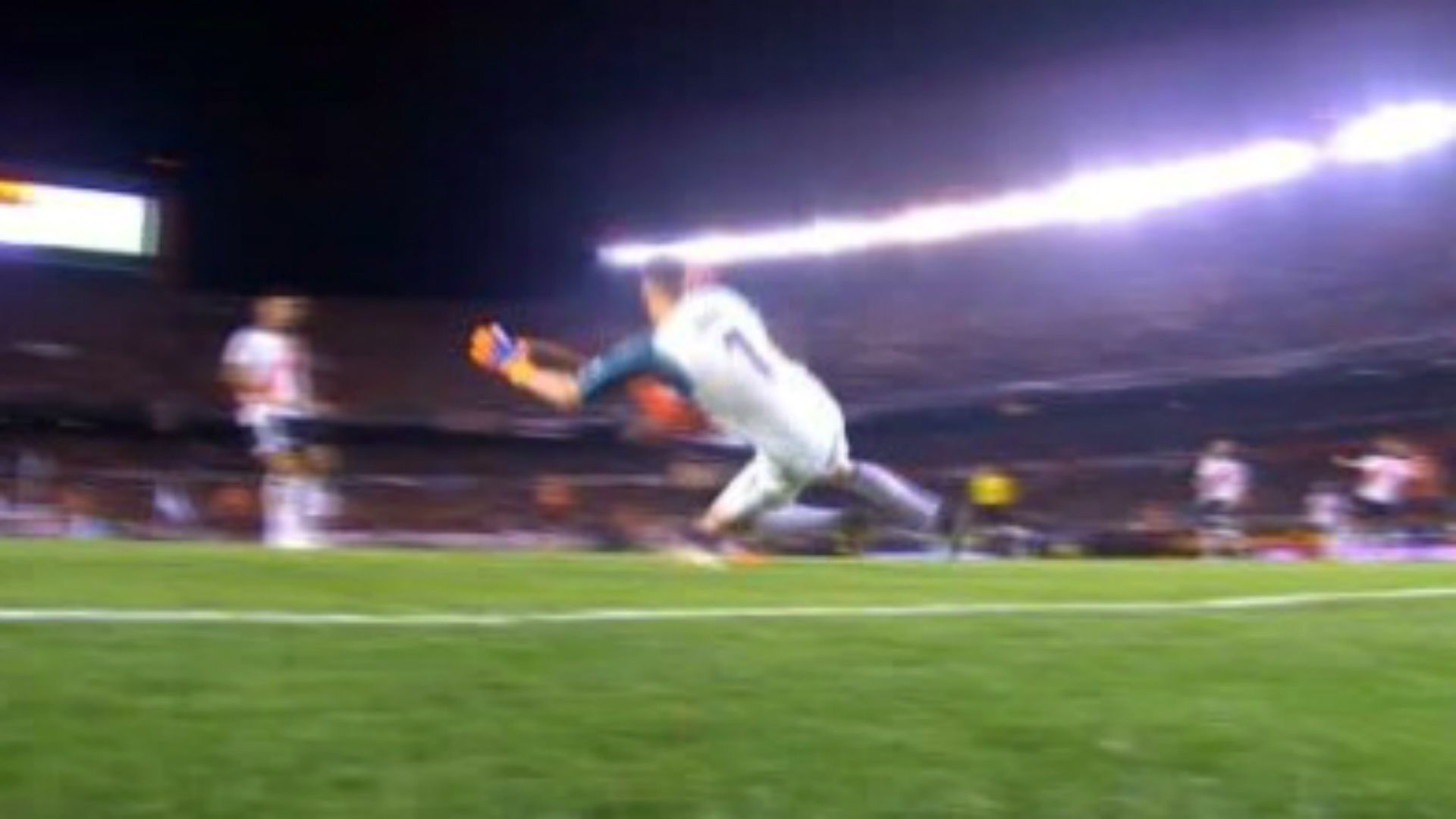 captura atajada Armani