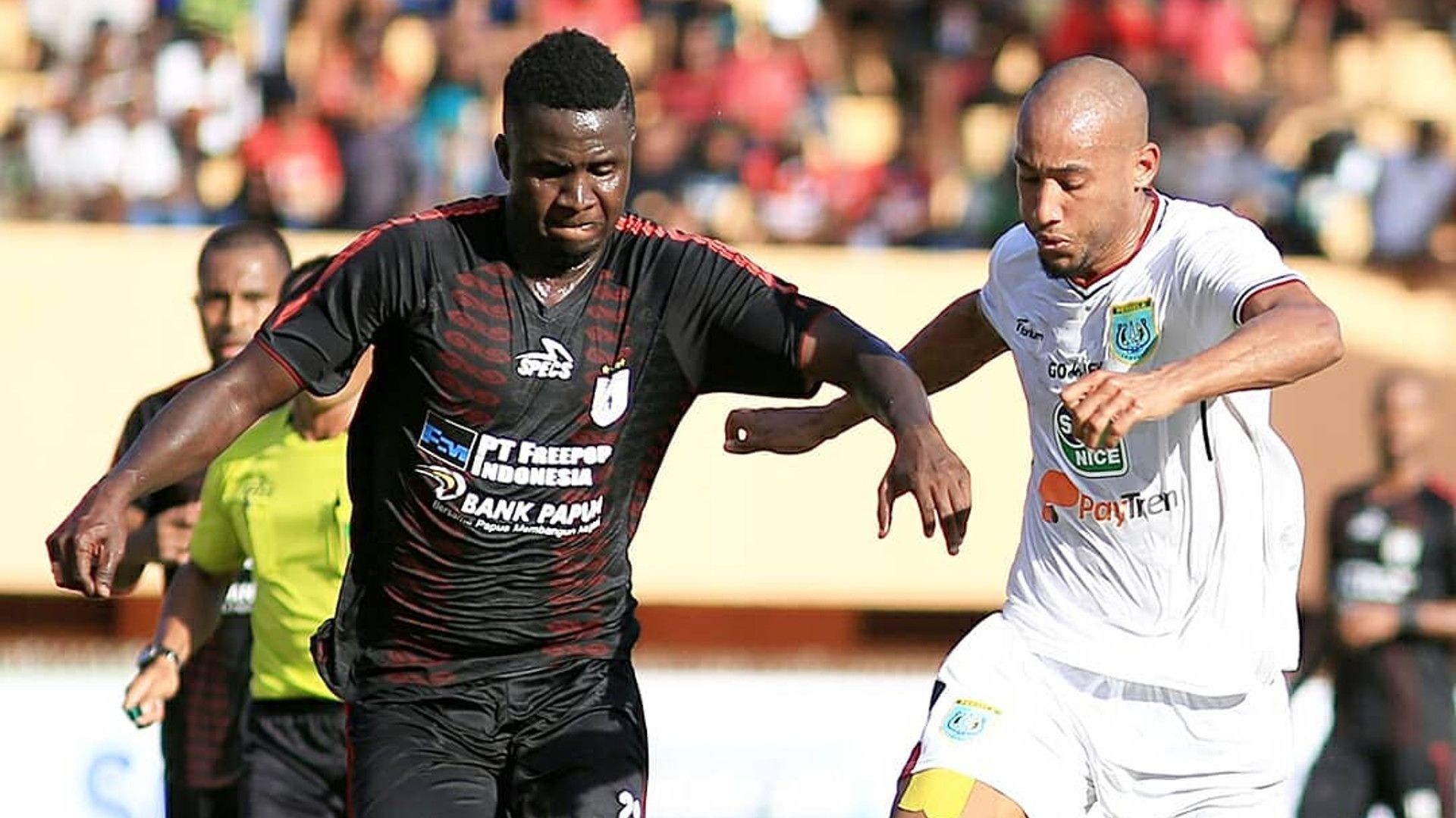 Abdoulaye Maiga &  Loris Arnaud - Persipura Jayapura & Persela Lamongan