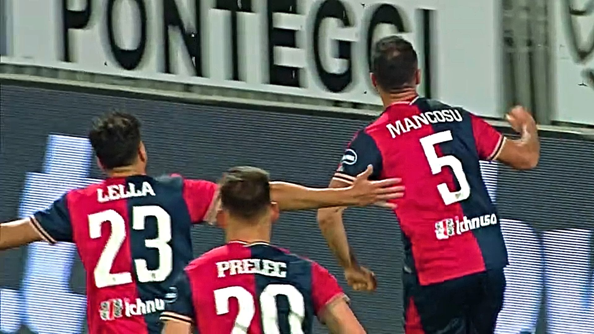 Cagliari celebrating