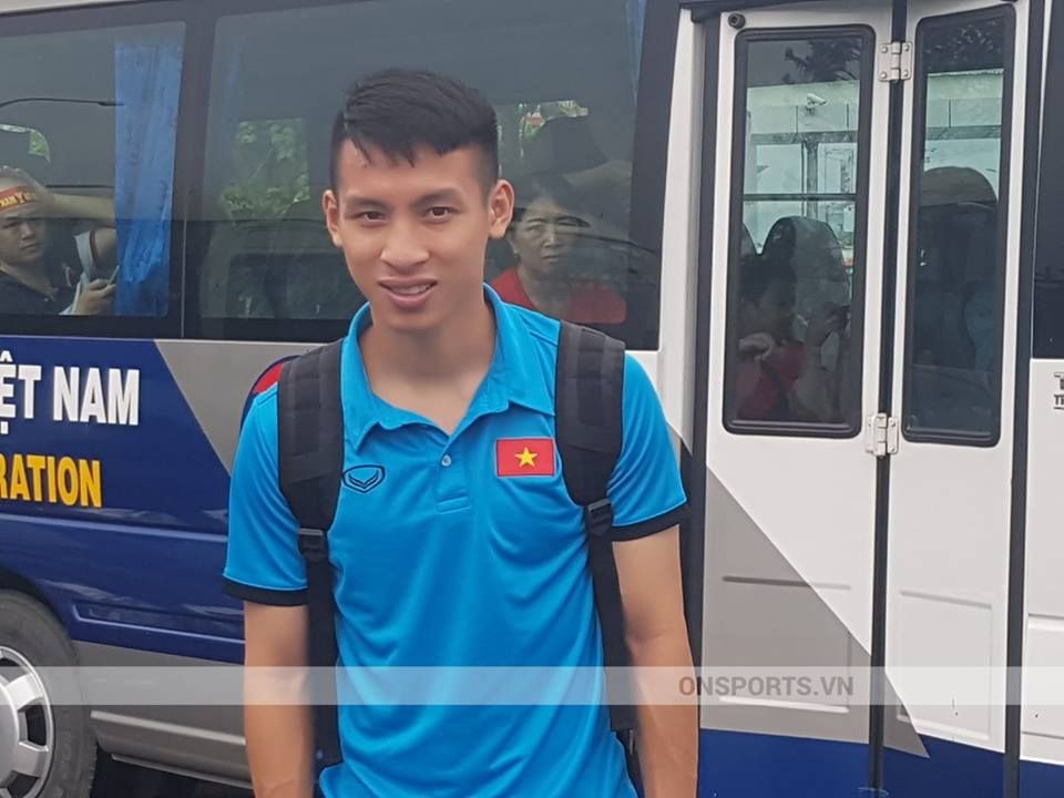 Hùng Dũng đón đồng đội