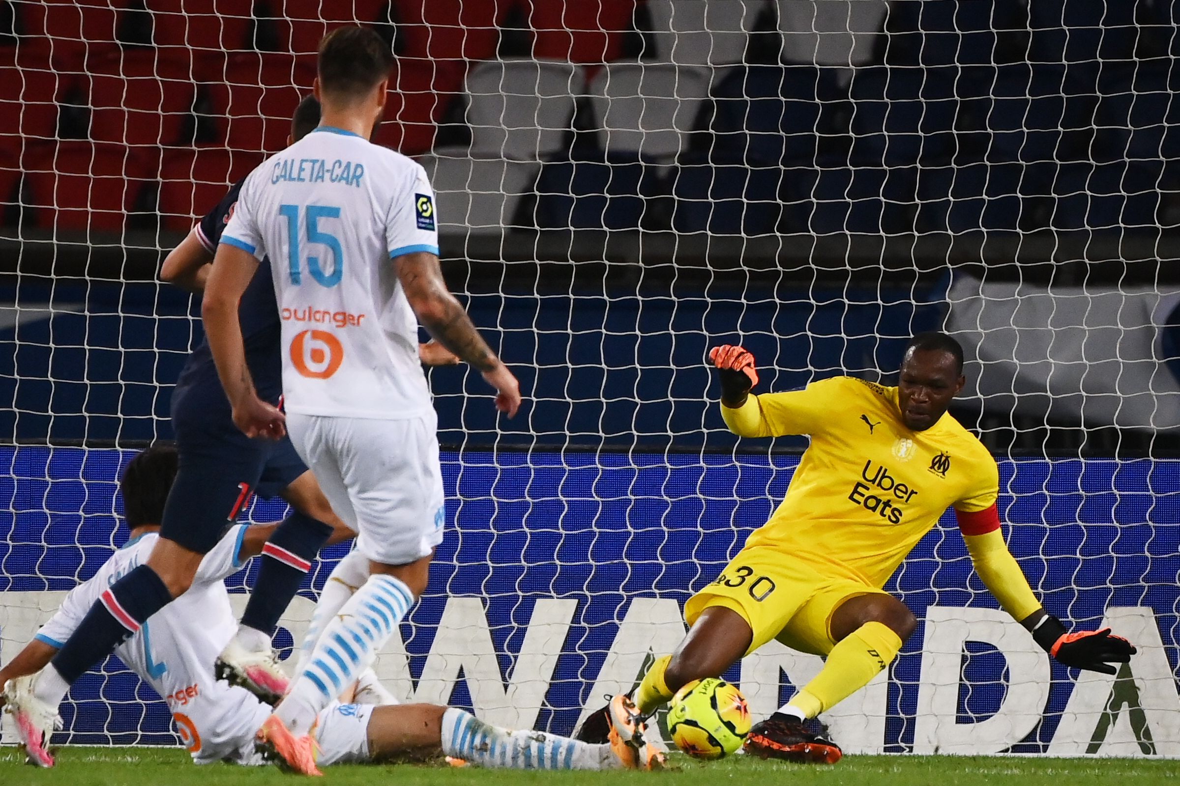 Mandanda PSG OM