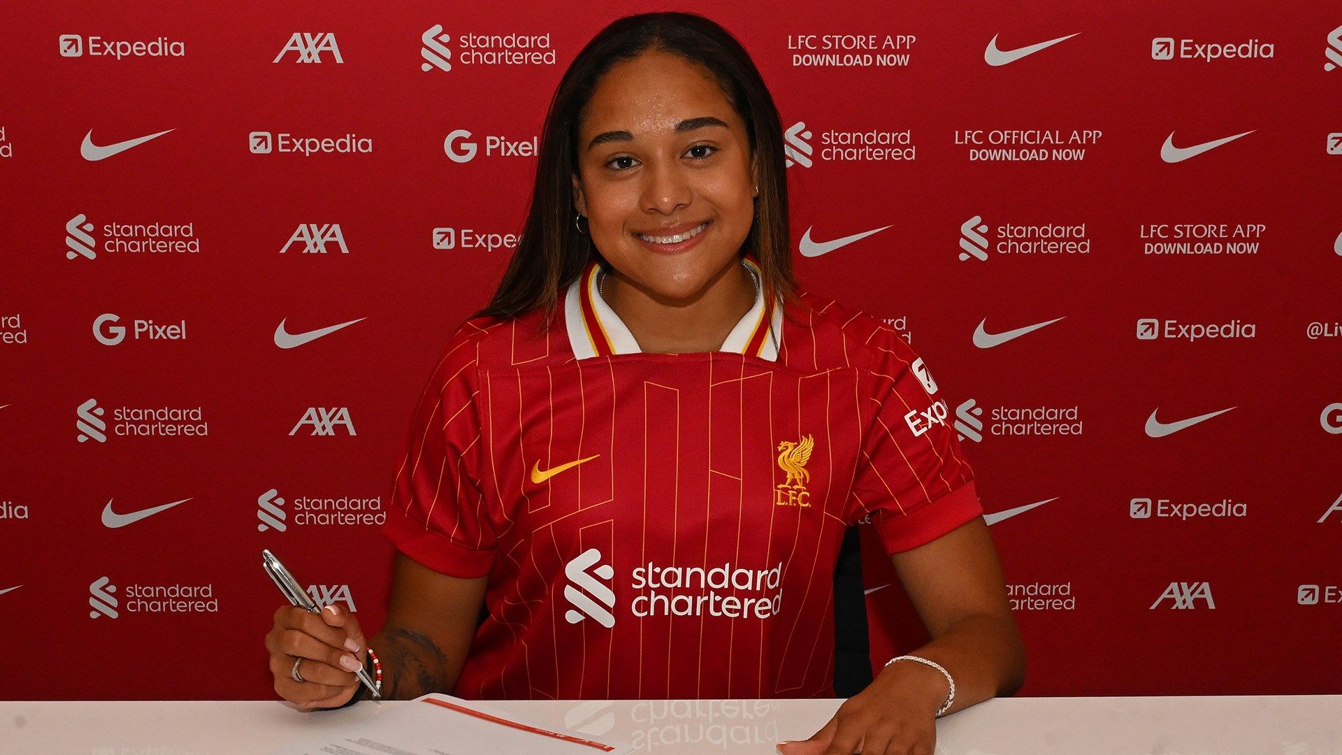 Olivia Smith Liverpool Women signs 2024