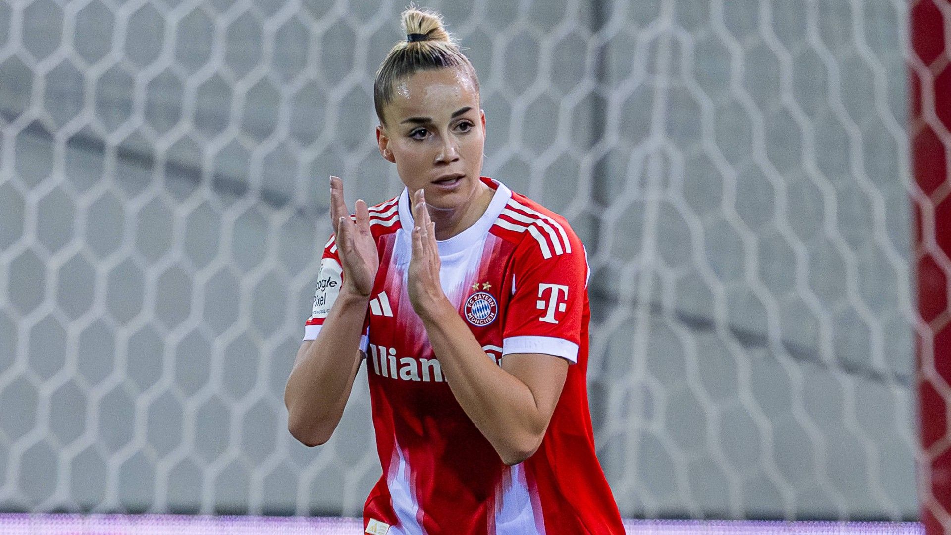Giulia Gwinn (FC Bayern Muenchen Frauen, 07)