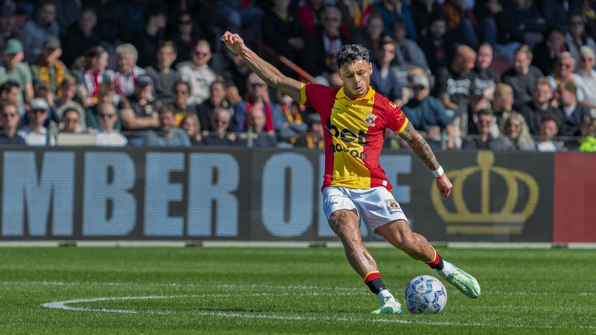 Dean James - Go Ahead Eagles