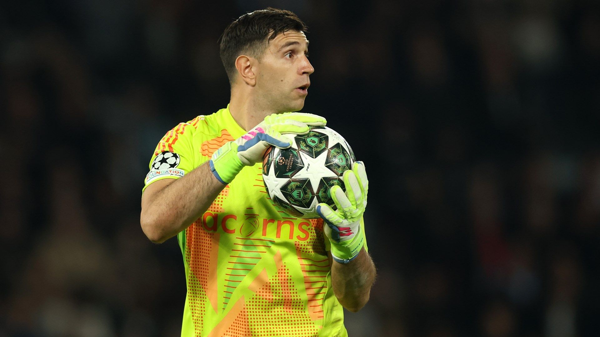 Emi Martinez to Man Utd? Aston Villa goalkeeper would love 'size of the challenge' in lifting Ruben Amorim's struggling side as ex-coach backs Old Trafford switch | Goal.com UK