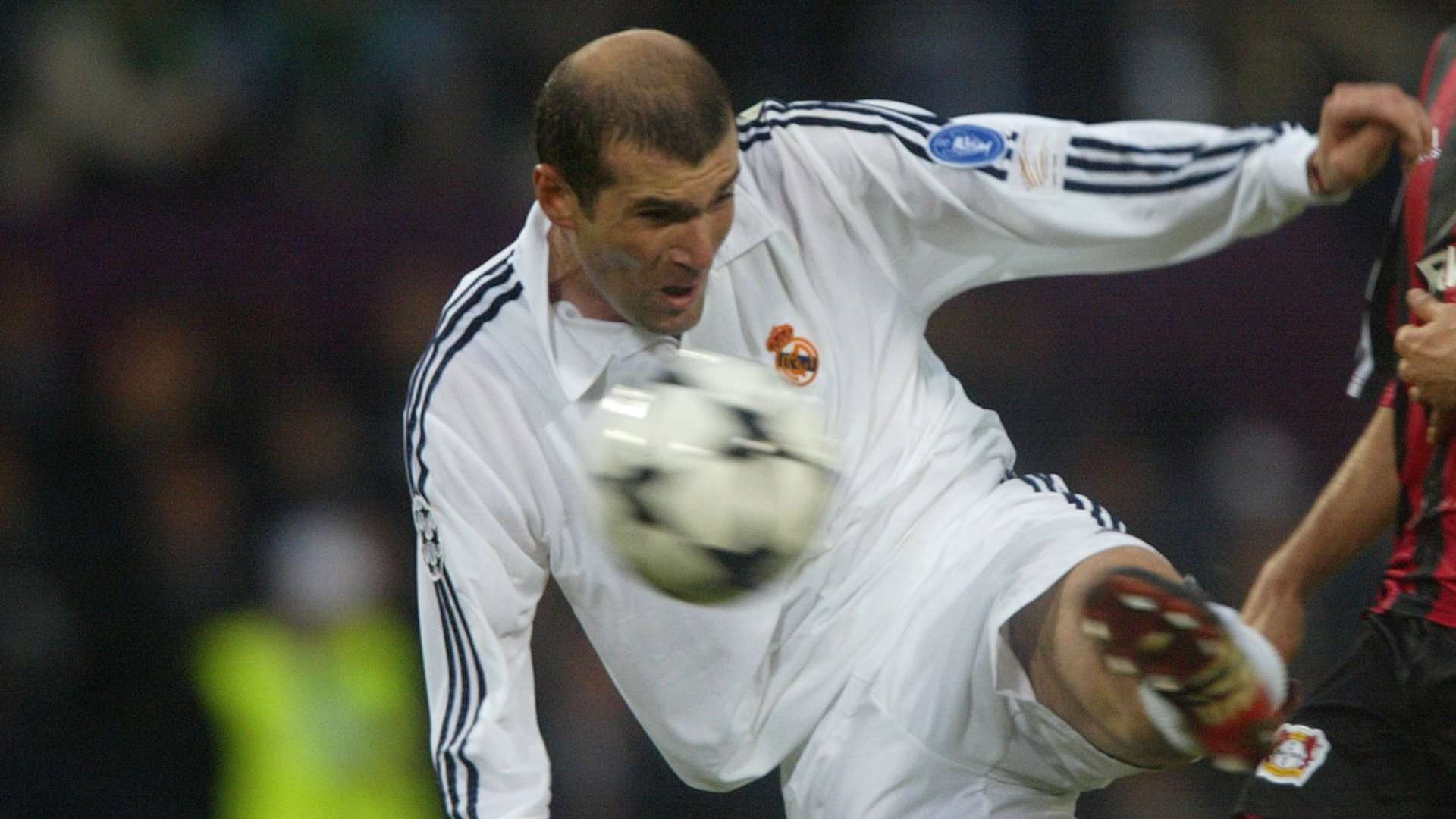 Zinedine Zidane Real Madrid Champions League final 2002