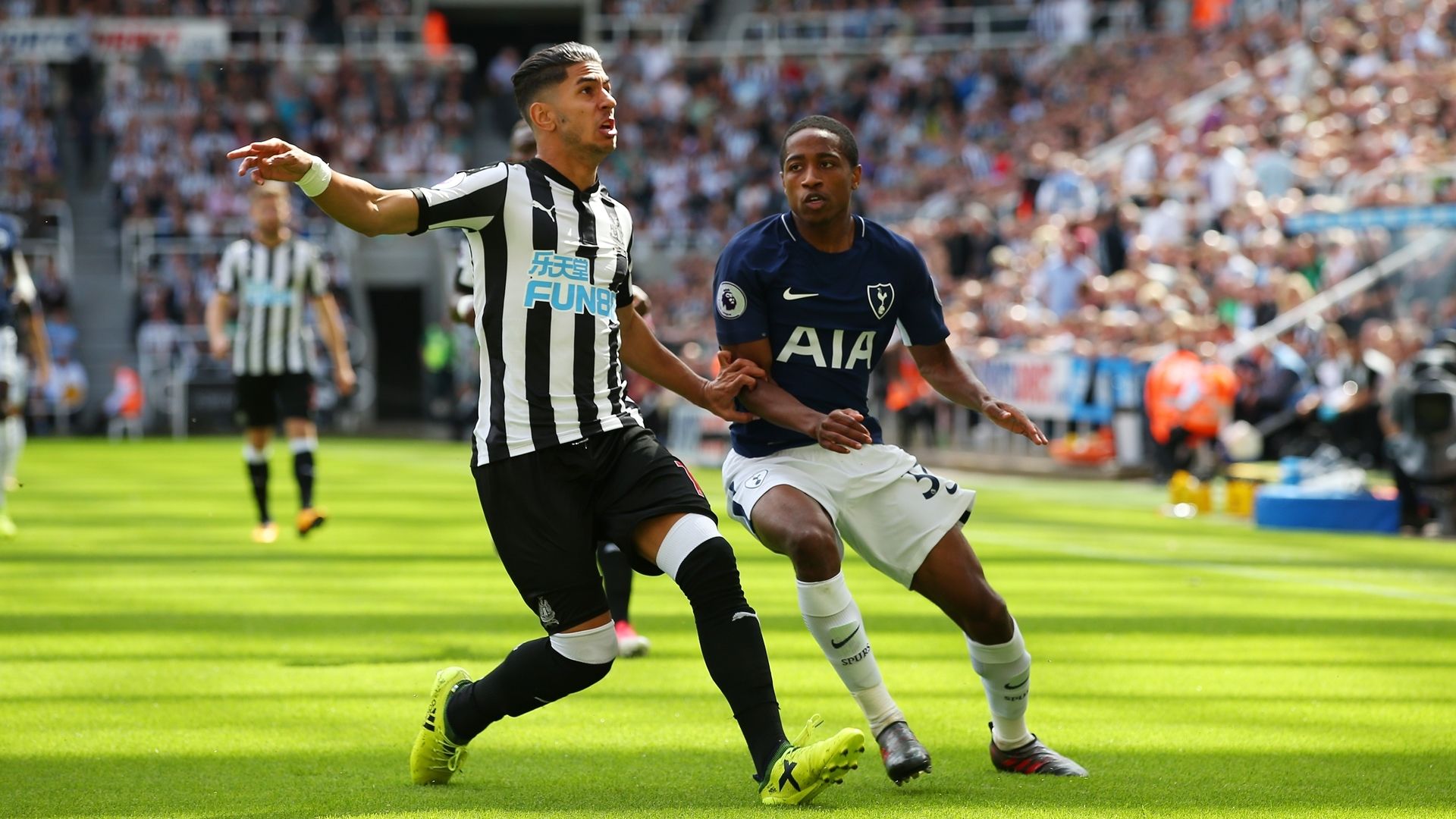 Ayoze Pérez & Kyle Walker-Peters : Newcastle United v Tottenham Hotspur