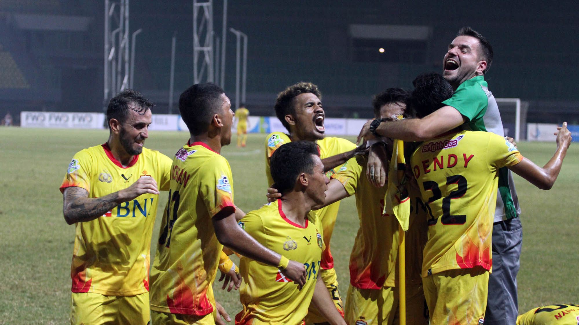 Simon McMenemy - Selebrasi Bhayangkara FC