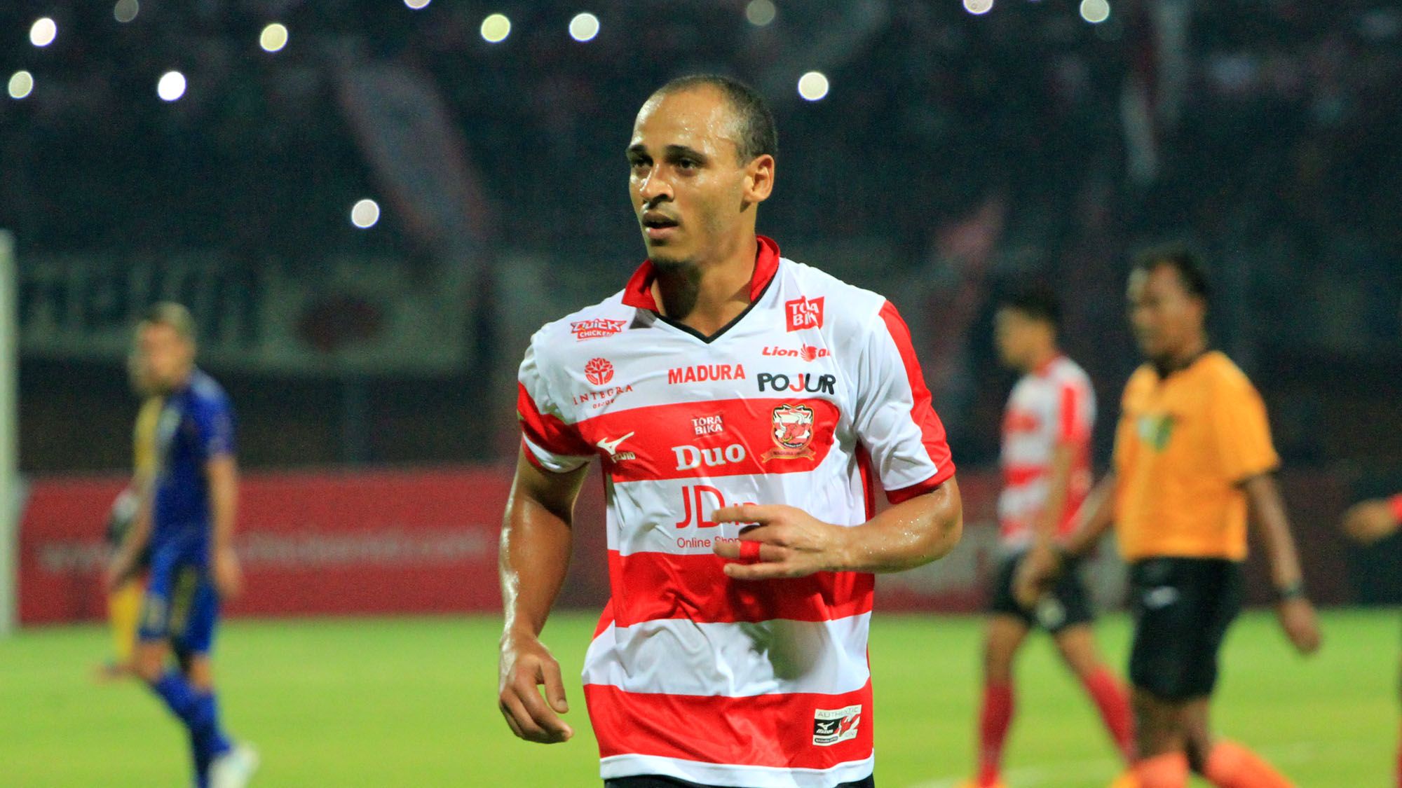 Peter Odemwingie - Madura United