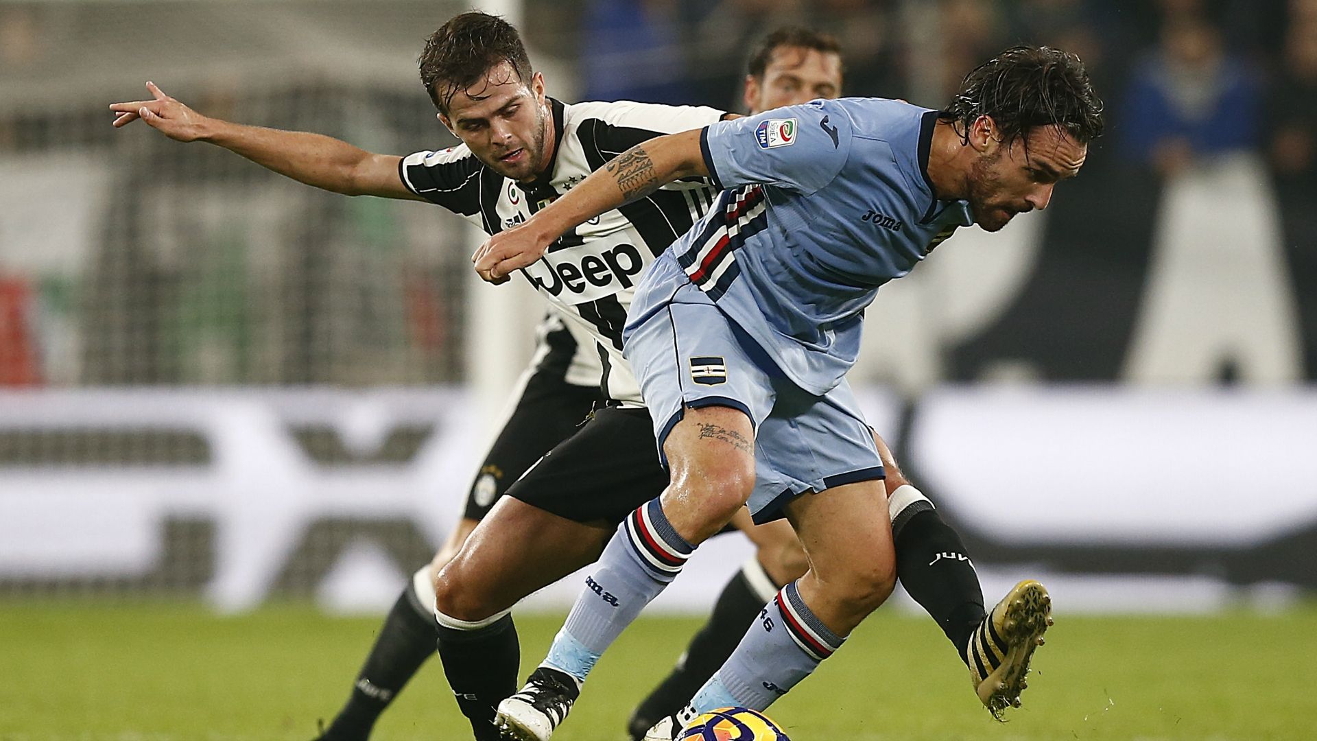 Miralem Pjanic Luca Cigarini Juventus Sampdoria Serie A 10262016
