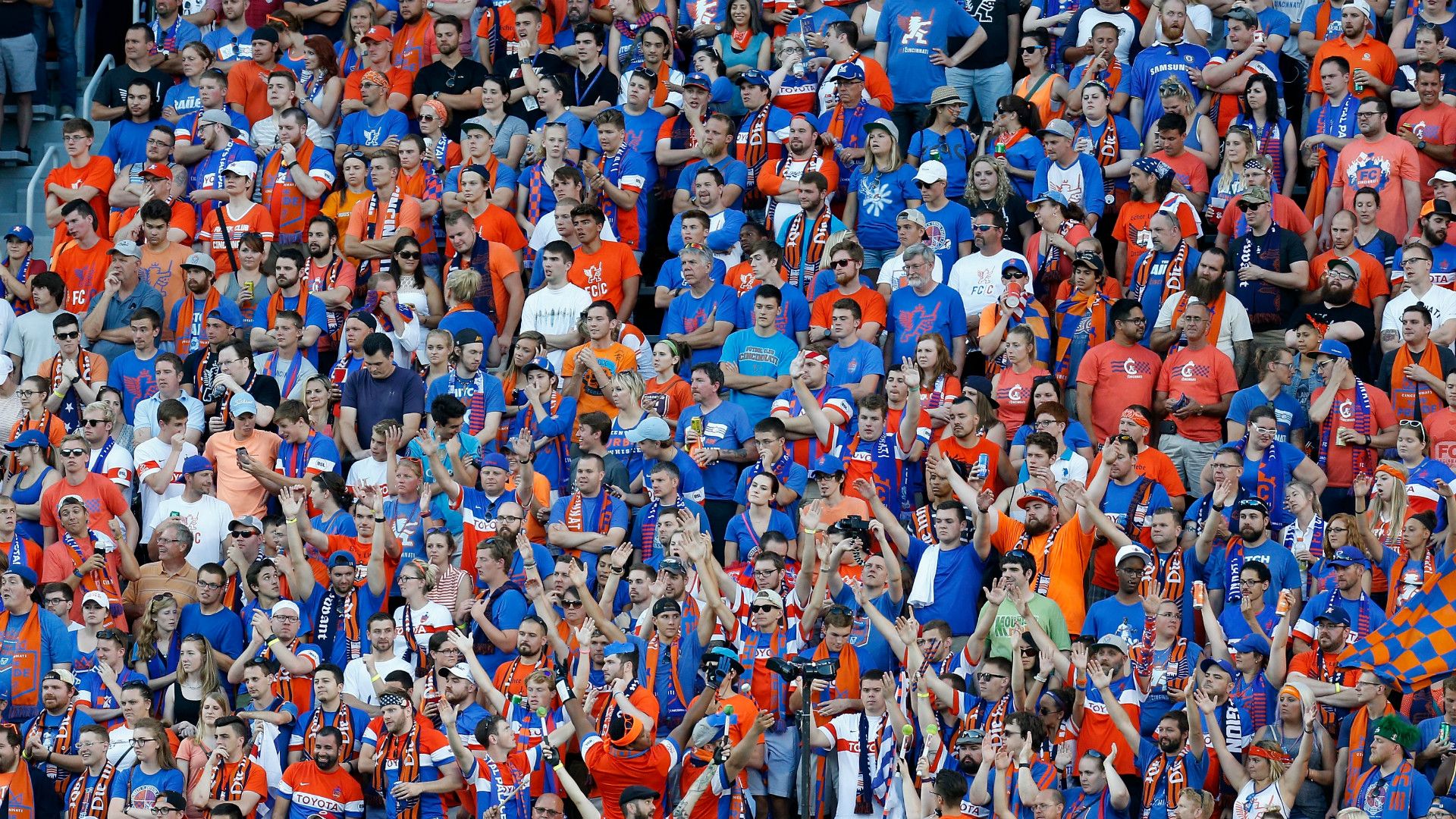 FC Cincinnati Fans Nippert Stadium 0716016