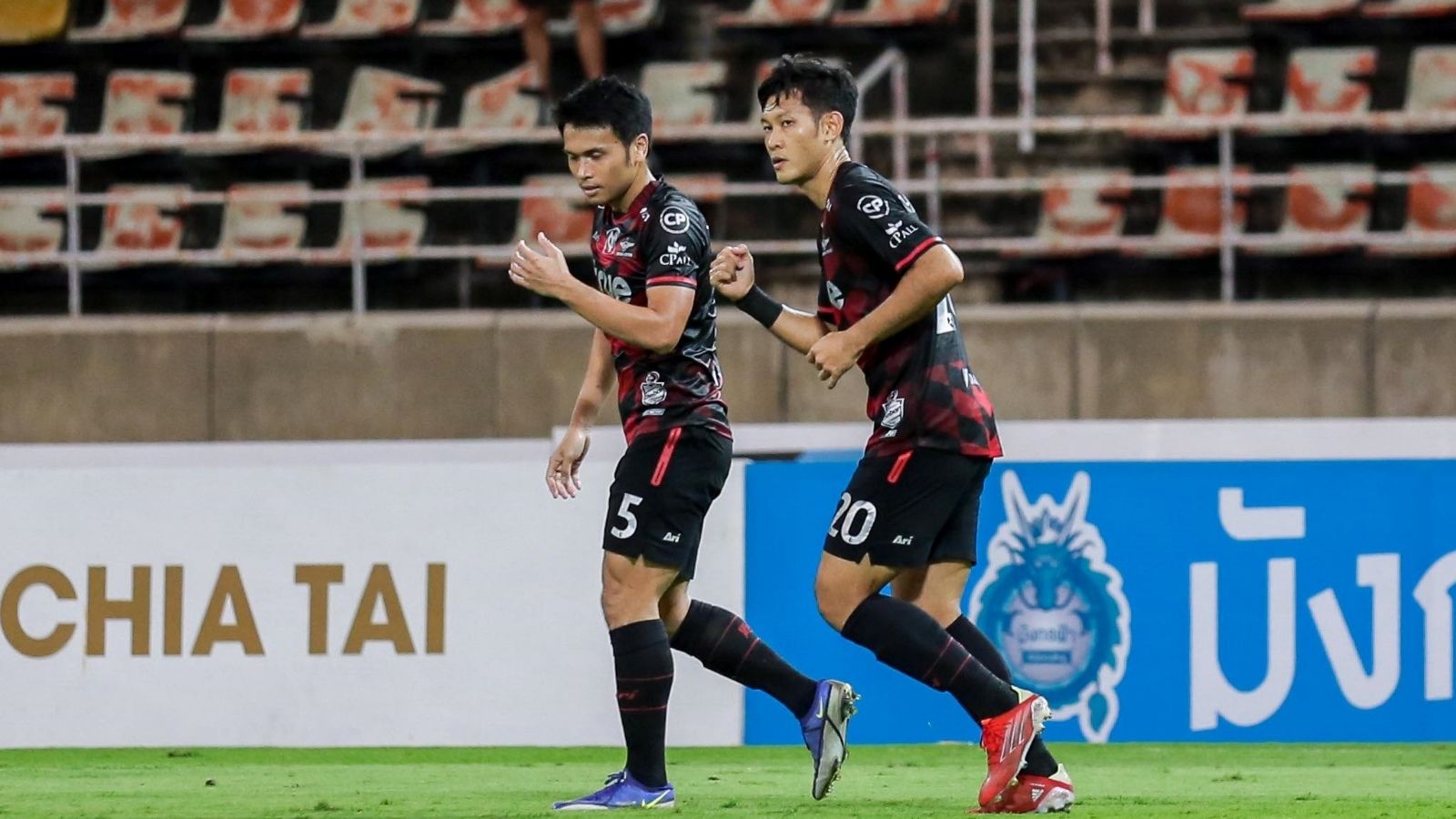 พุทธินันท์ วรรณศรี, ชนานันท์ ป้อมบุปผา