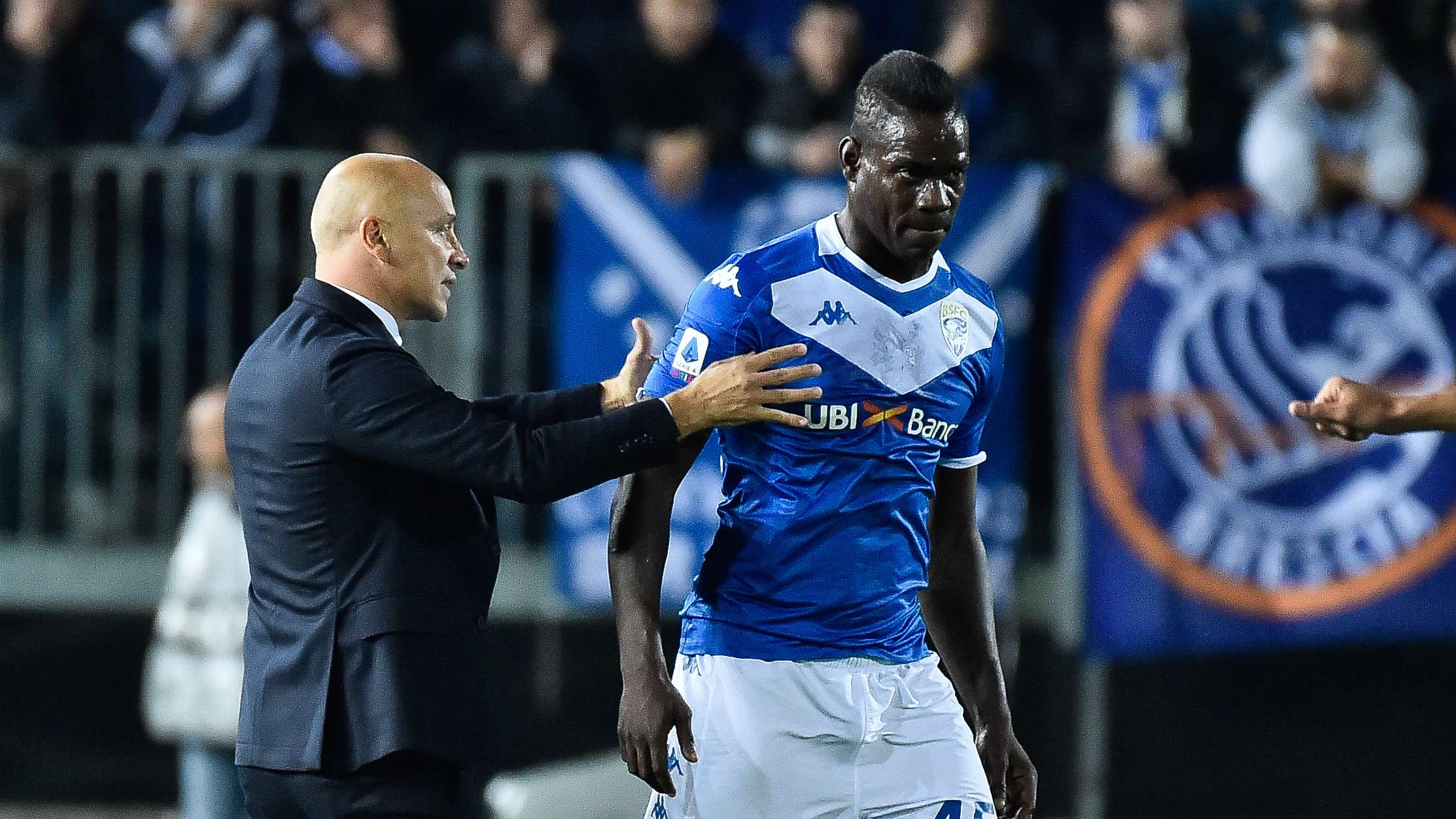 Mario Balotelli. Balotelli. Serie A. AC Milan. Brescia. Balotelli náo loạn đêm Giao thừa. Balotelli tai nạn. Lịch thi đấu Serie A. Xem Serie A. Xem bóng đá trực tuyến. BXH Italia. Giải VĐQG Ý. Fiat 500 Abarth