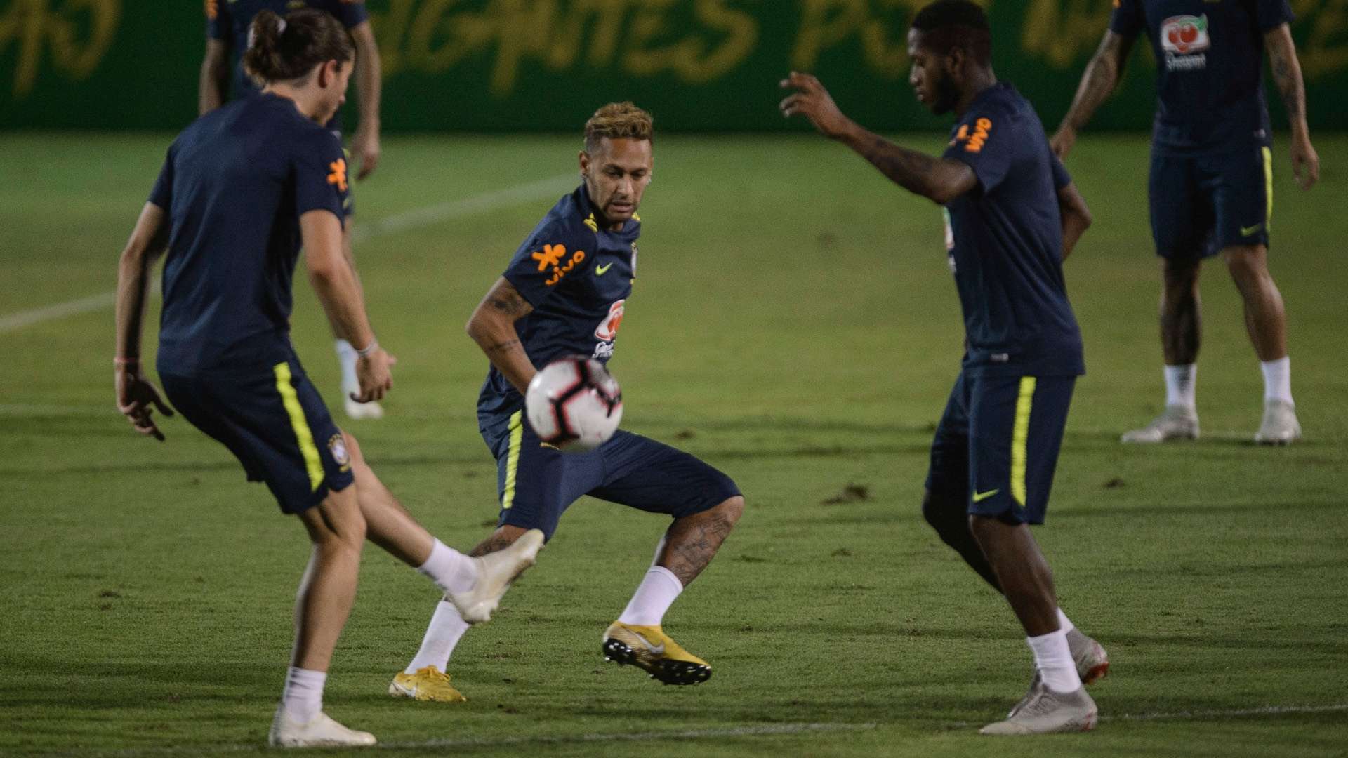 Neymar Brasil amistoso 19 10 18